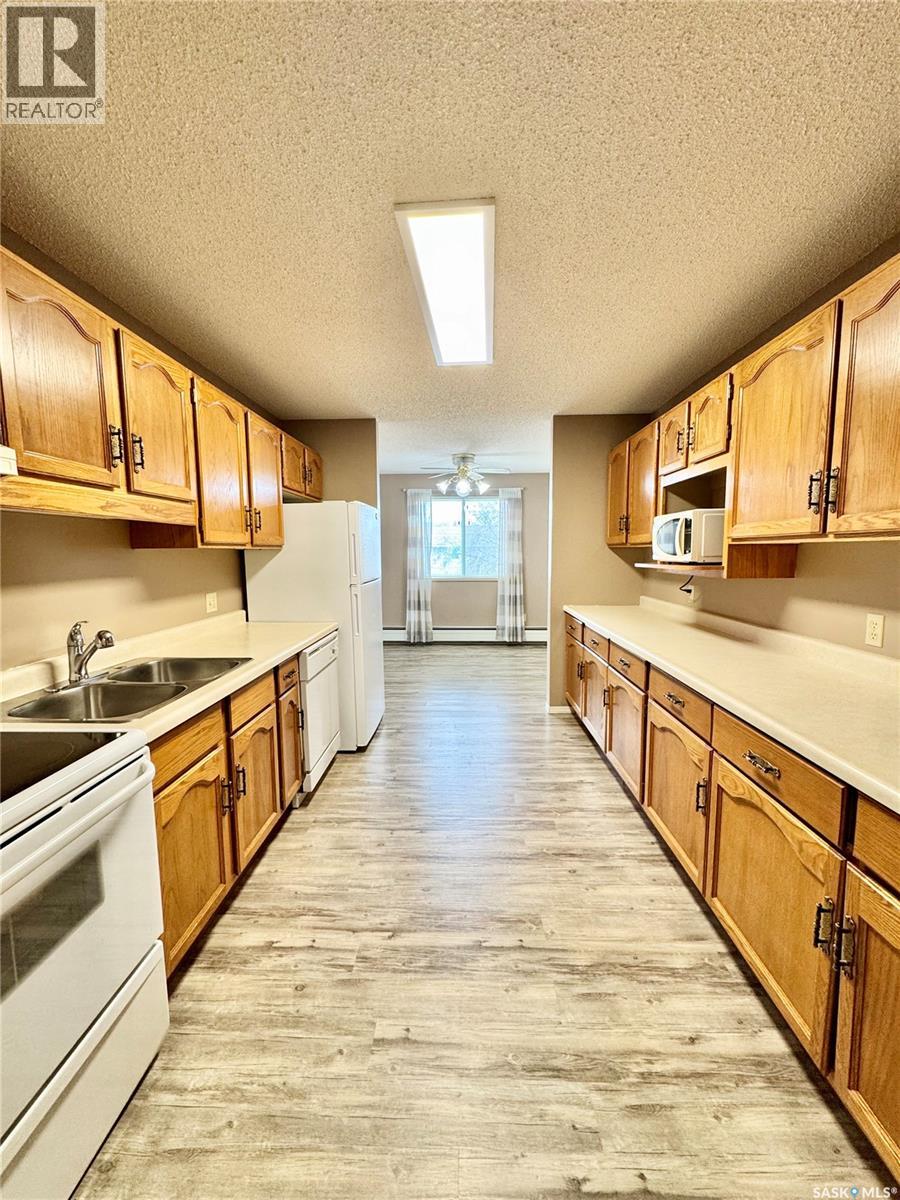 205 66 19th Street W, Prince Albert, Saskatchewan  S6V 7T6 - Photo 2 - SK031294