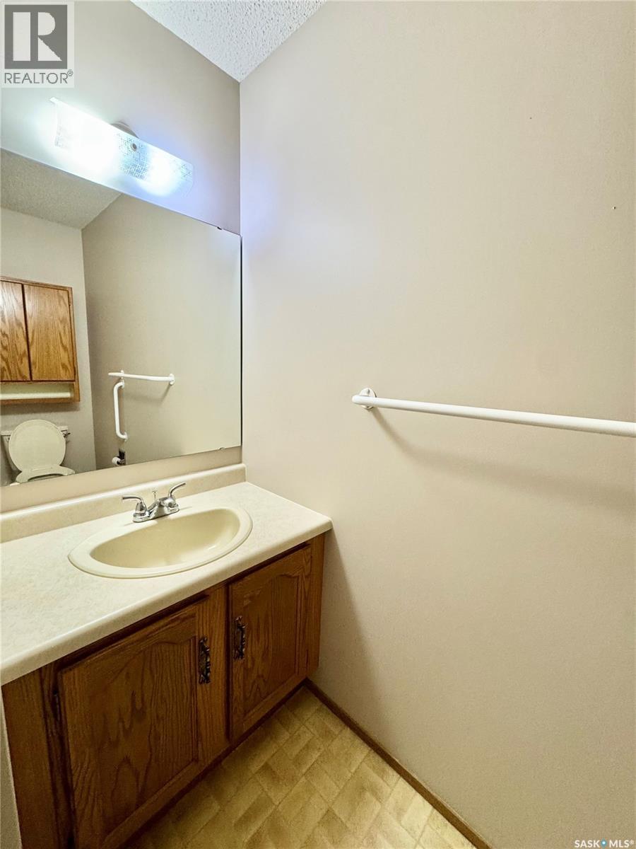 205 66 19th Street W, Prince Albert, Saskatchewan  S6V 7T6 - Photo 11 - SK031294