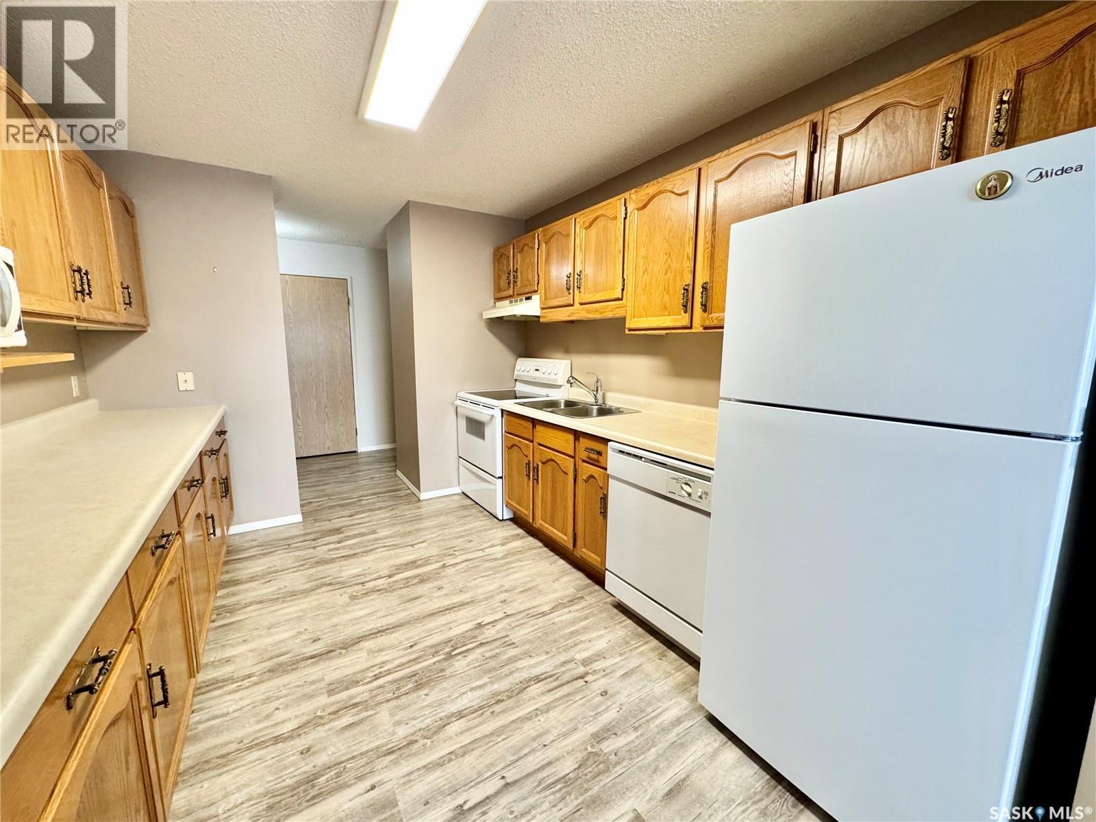 205 66 19th Street W, Prince Albert, Saskatchewan  S6V 7T6 - Photo 3 - SK031294