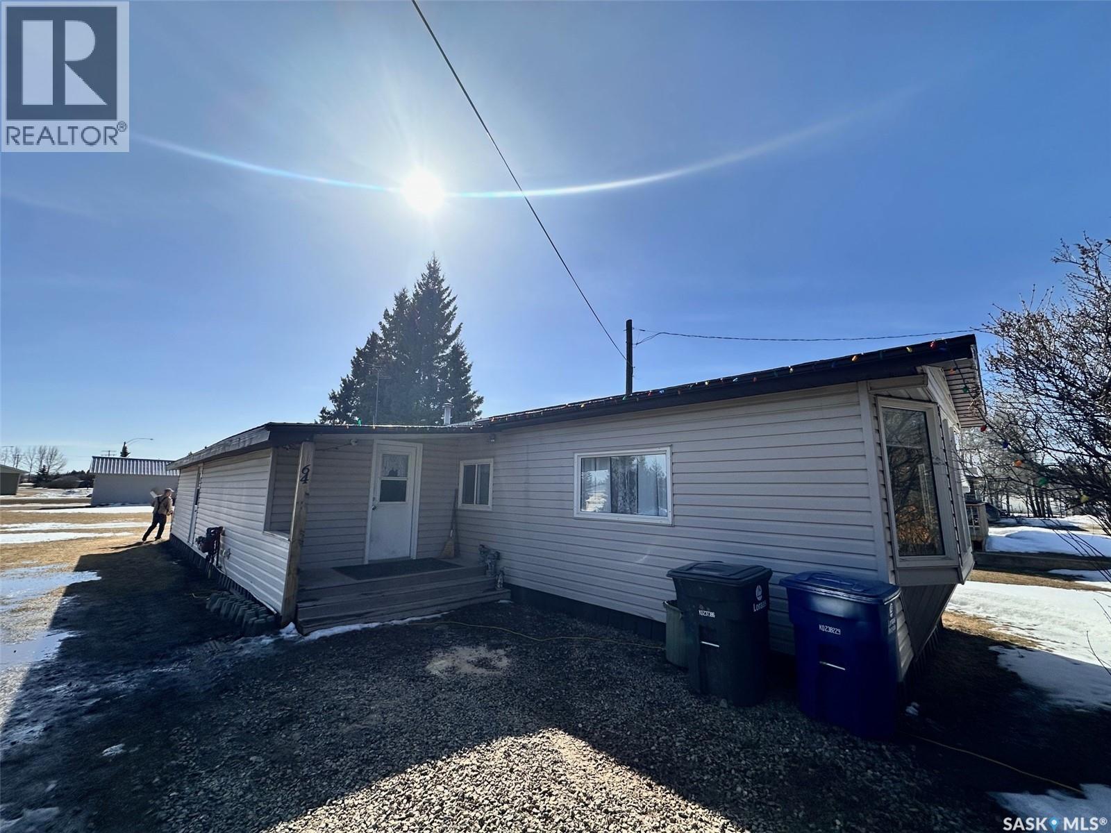 64 1st Avenue E, Leoville, Saskatchewan  S0J 1N0 - Photo 2 - SK031767