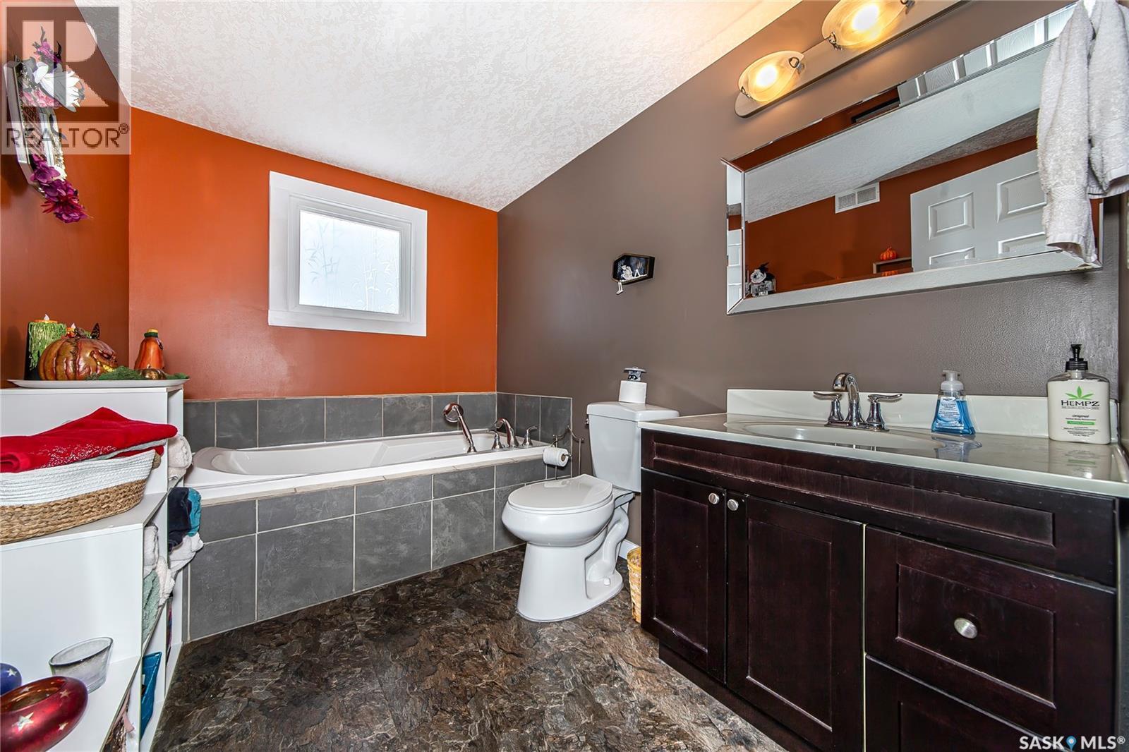 106 Colborne Avenue, Viscount, Saskatchewan  S0K 4M0 - Photo 23 - SK032731