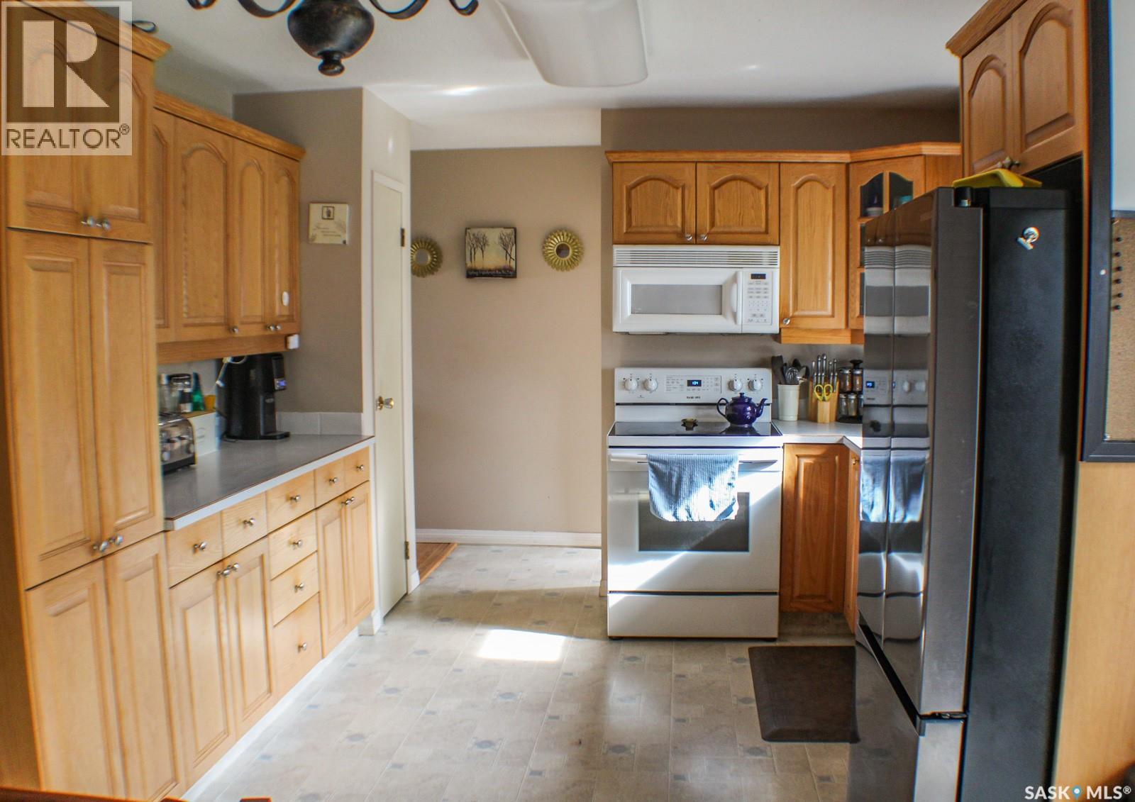 305 Churchill Drive, Melfort, Saskatchewan  S0E 1A0 - Photo 6 - SK032812