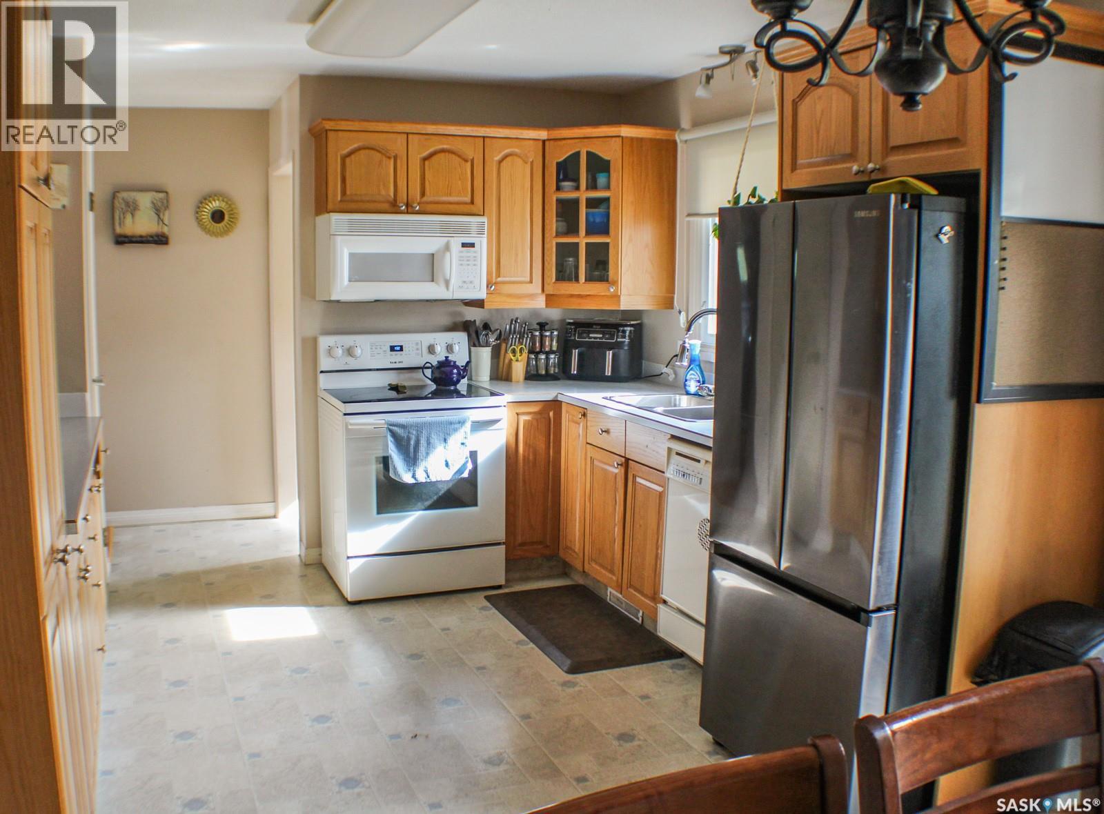 305 Churchill Drive, Melfort, Saskatchewan  S0E 1A0 - Photo 8 - SK032812