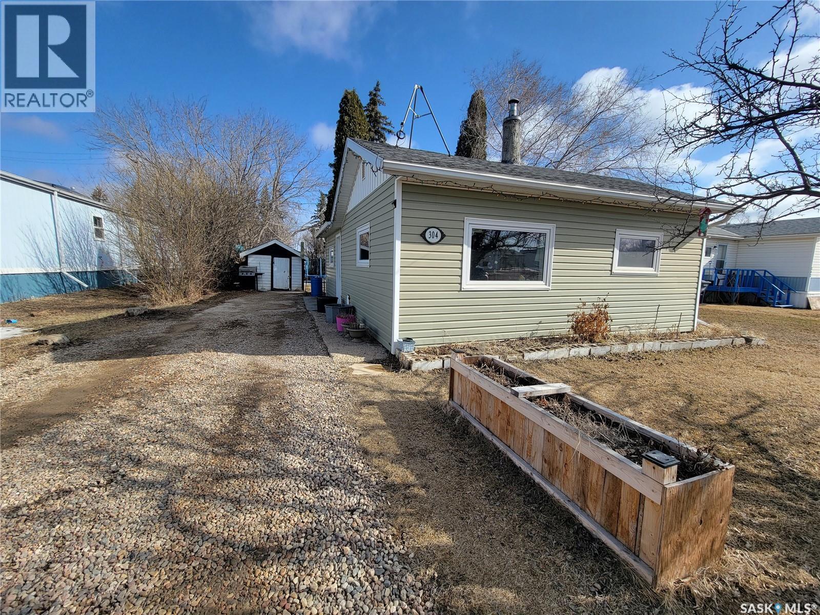 304 1st Avenue W, Maidstone, Saskatchewan  S0M 1M0 - Photo 2 - SK032836