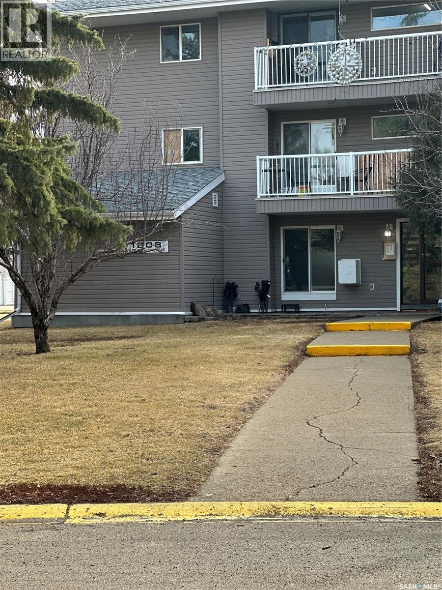 302 1808 Eaglesham Avenue, Weyburn, Saskatchewan  S4H 3A8 - Photo 2 - SK032872