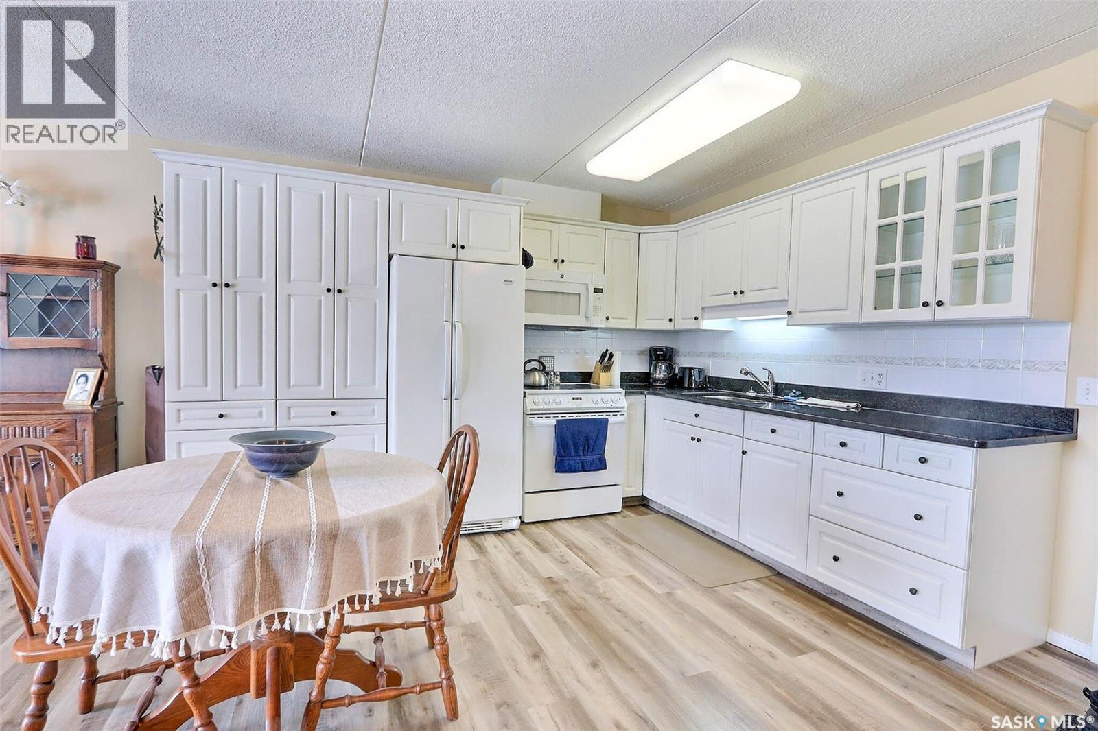 201 1 26th Street E, Prince Albert, Saskatchewan  S6V 1T7 - Photo 3 - SK032901