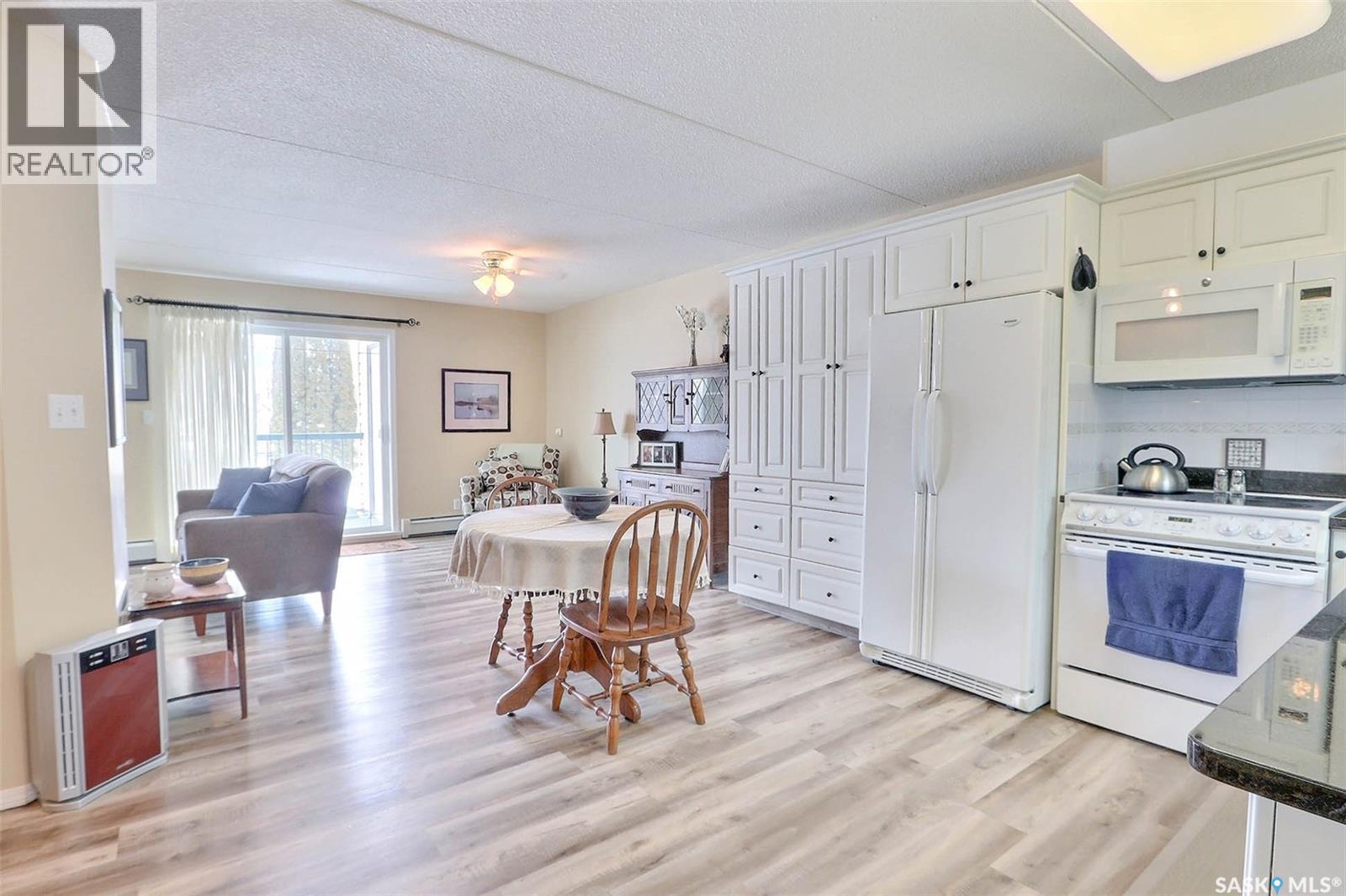 201 1 26th Street E, Prince Albert, Saskatchewan  S6V 1T7 - Photo 2 - SK032901