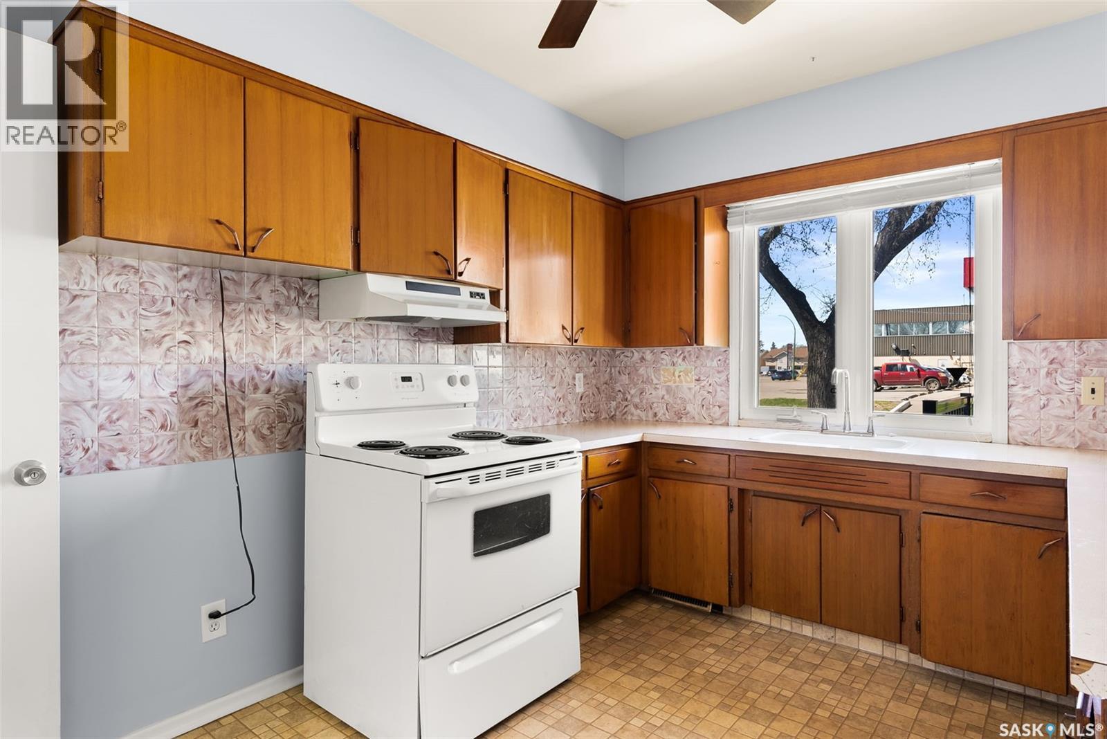 263 Mcintyre Street, Regina, Saskatchewan  S4R 2L7 - Photo 8 - SK032902