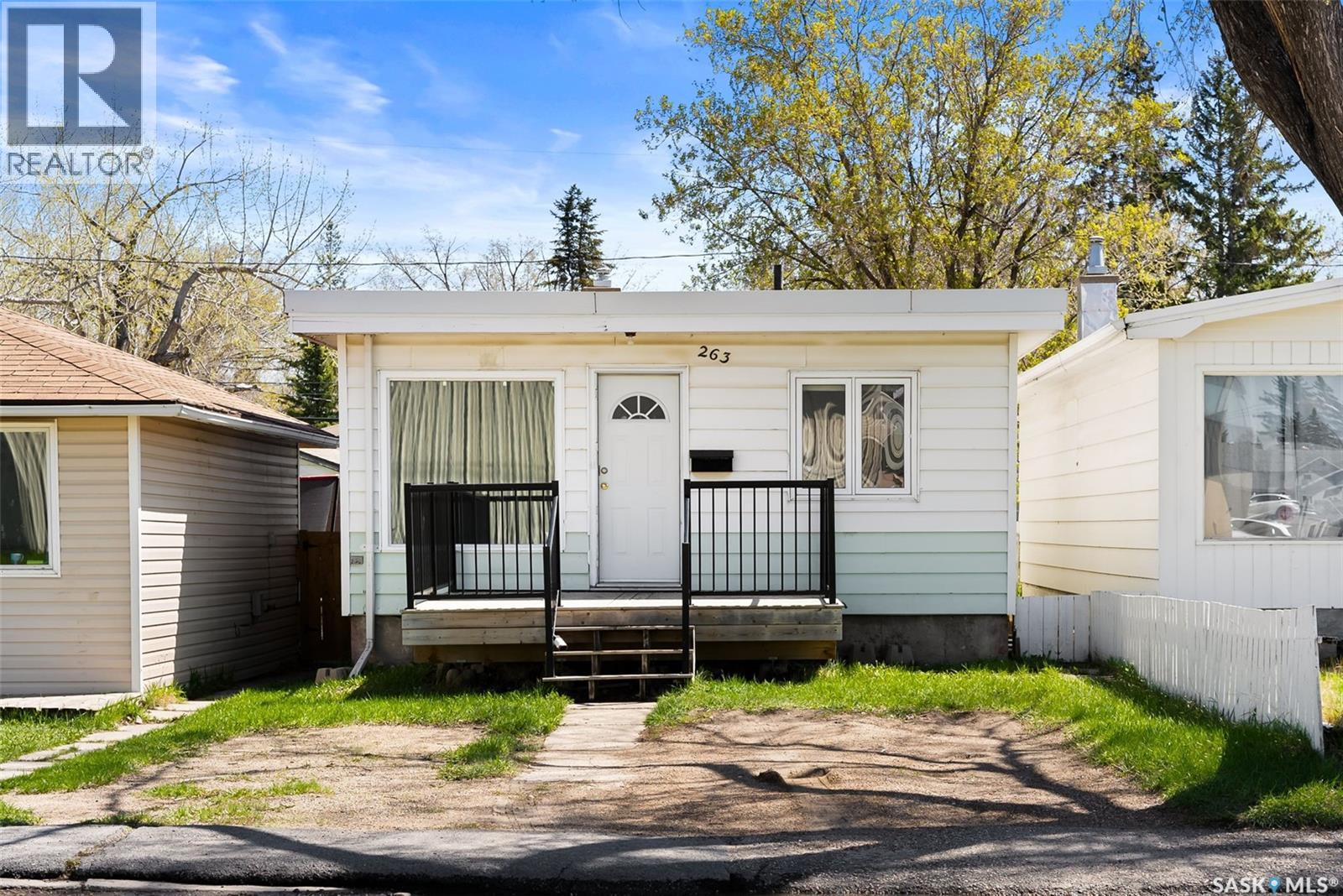 263 Mcintyre Street, Regina, Saskatchewan  S4R 2L7 - Photo 2 - SK032902