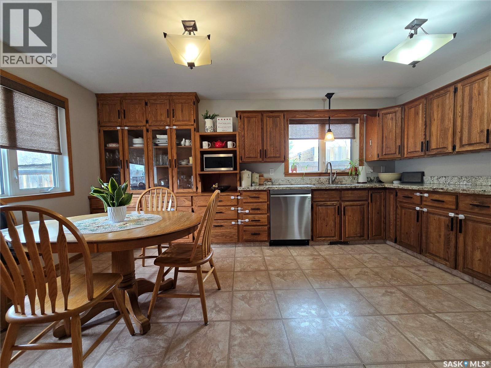 119 Montgomery Crescent, Weyburn, Saskatchewan  S4H 2X6 - Photo 8 - SK032909