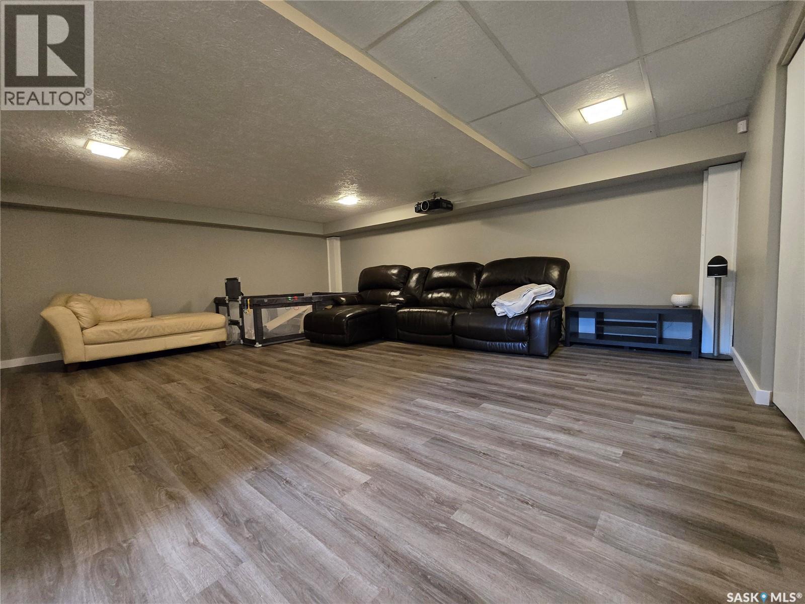 119 Montgomery Crescent, Weyburn, Saskatchewan  S4H 2X6 - Photo 22 - SK032909