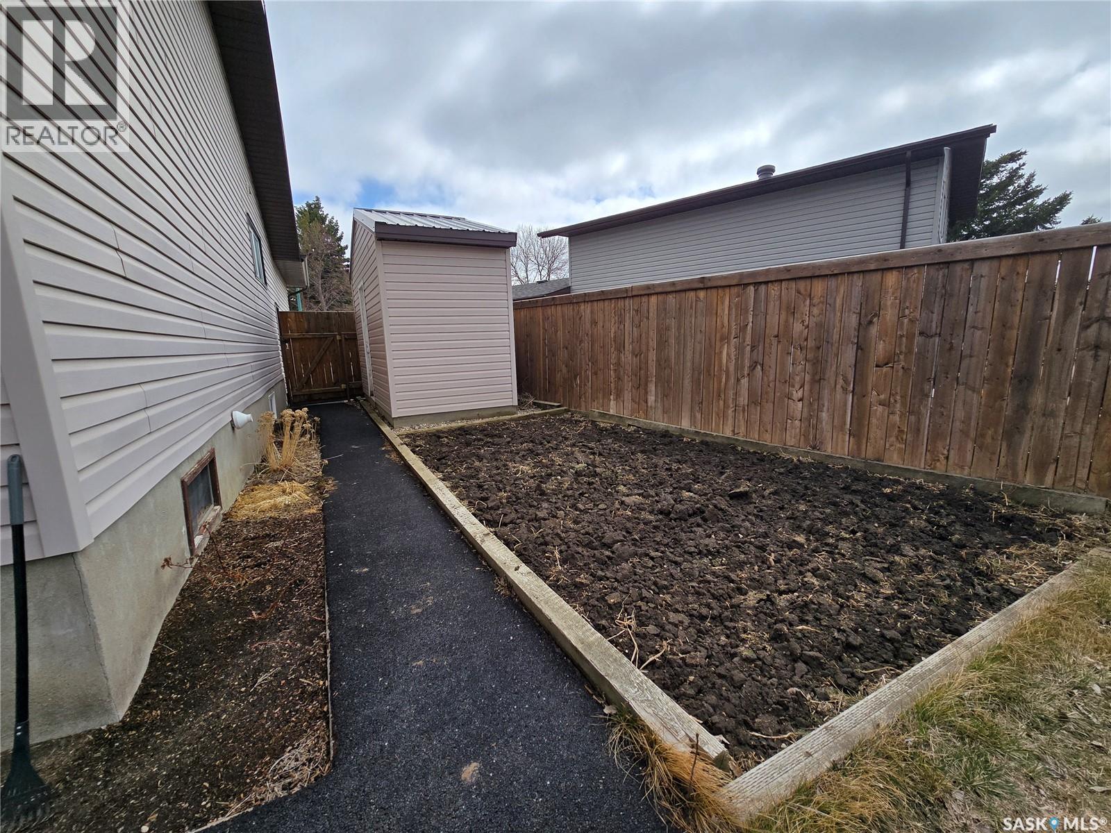 119 Montgomery Crescent, Weyburn, Saskatchewan  S4H 2X6 - Photo 33 - SK032909