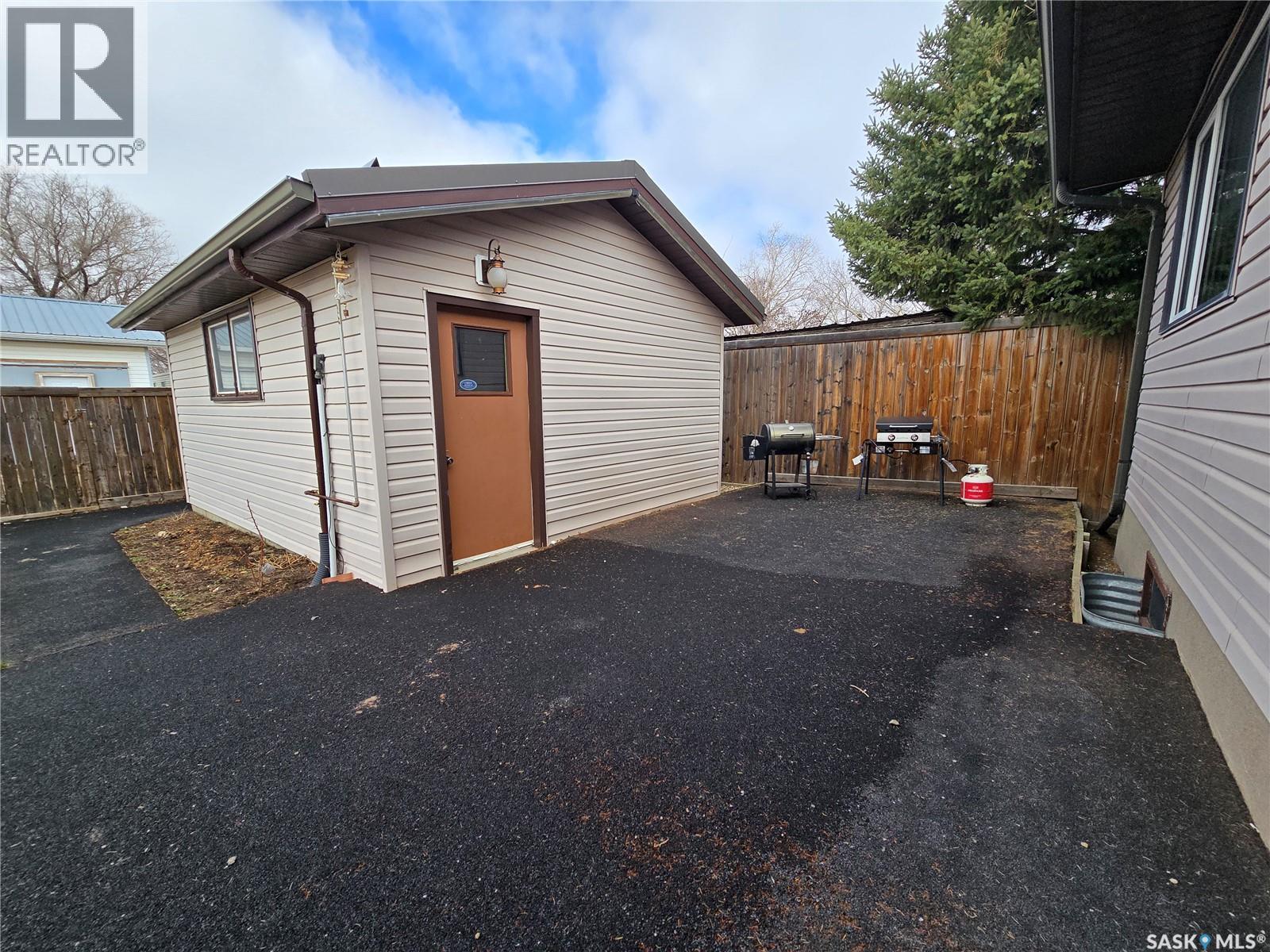 119 Montgomery Crescent, Weyburn, Saskatchewan  S4H 2X6 - Photo 35 - SK032909