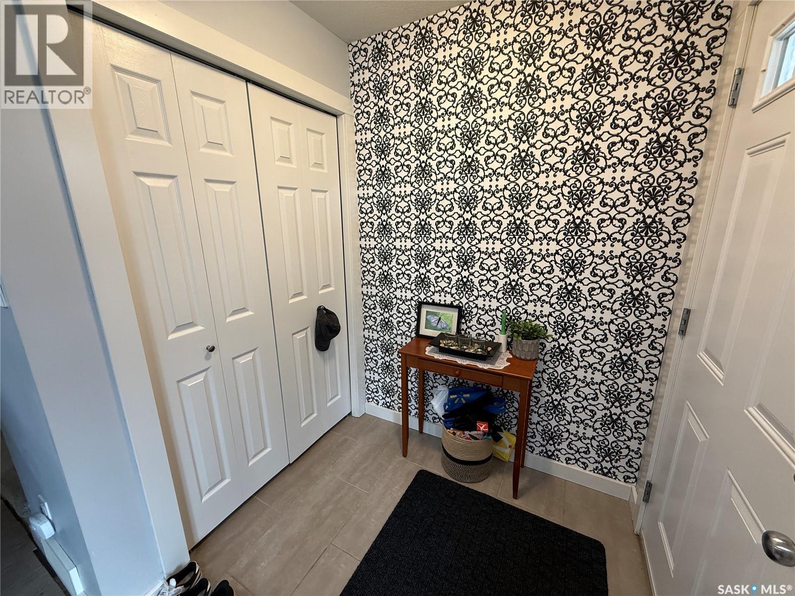 529 Alexandra Street, Weyburn, Saskatchewan  S4H 1R7 - Photo 2 - SK032913