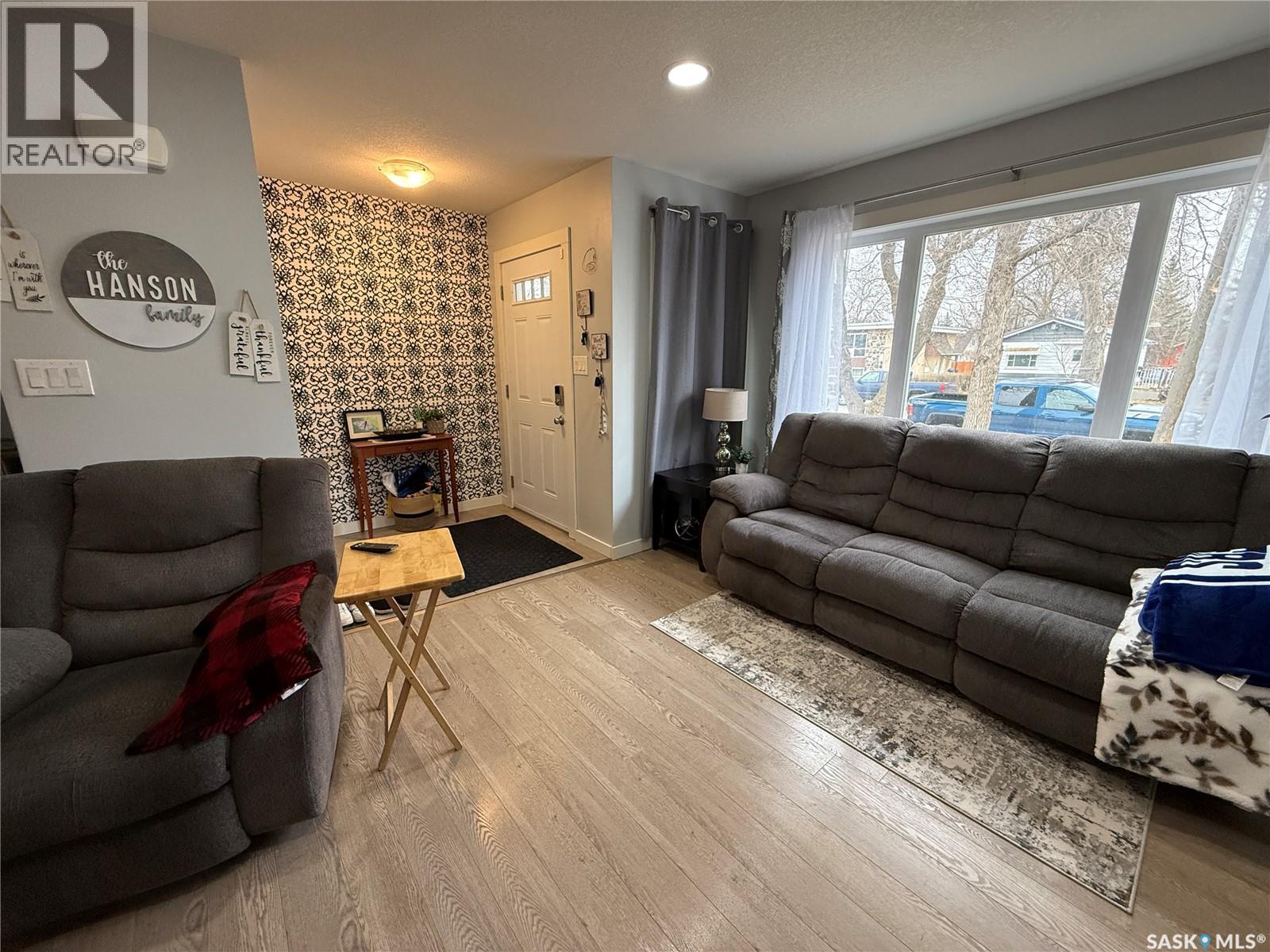 529 Alexandra Street, Weyburn, Saskatchewan  S4H 1R7 - Photo 3 - SK032913