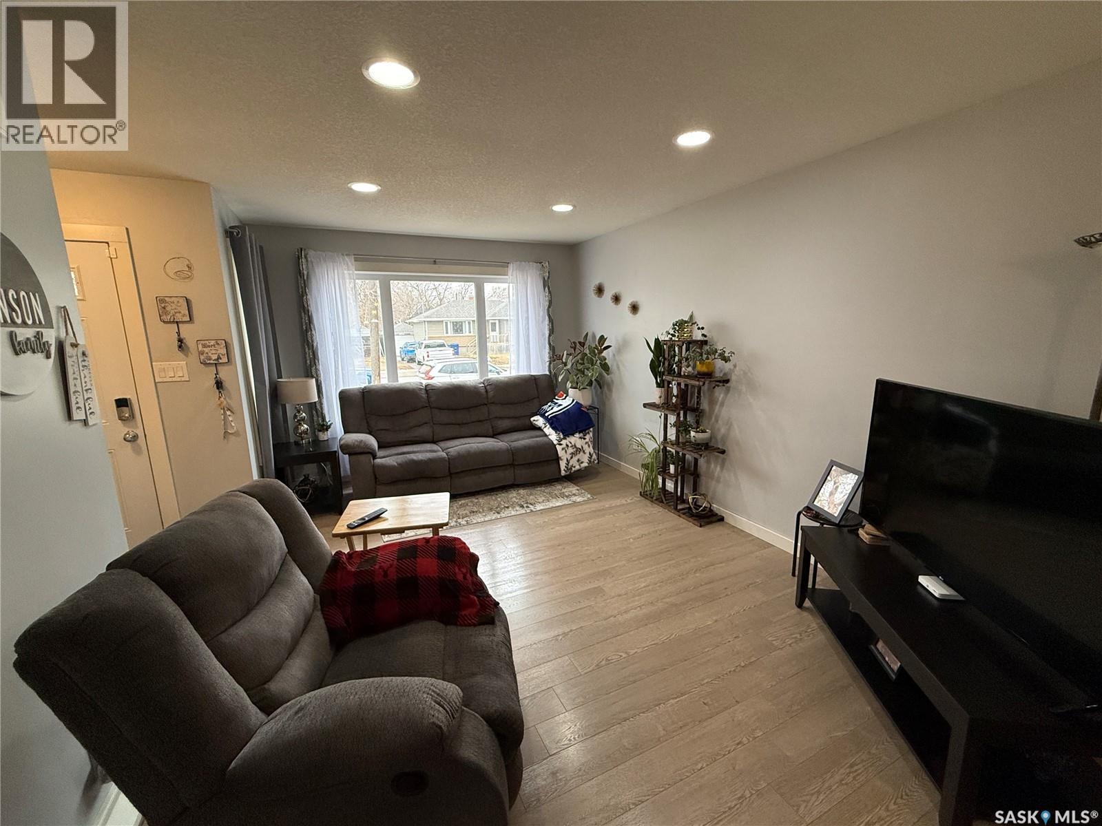 529 Alexandra Street, Weyburn, Saskatchewan  S4H 1R7 - Photo 4 - SK032913