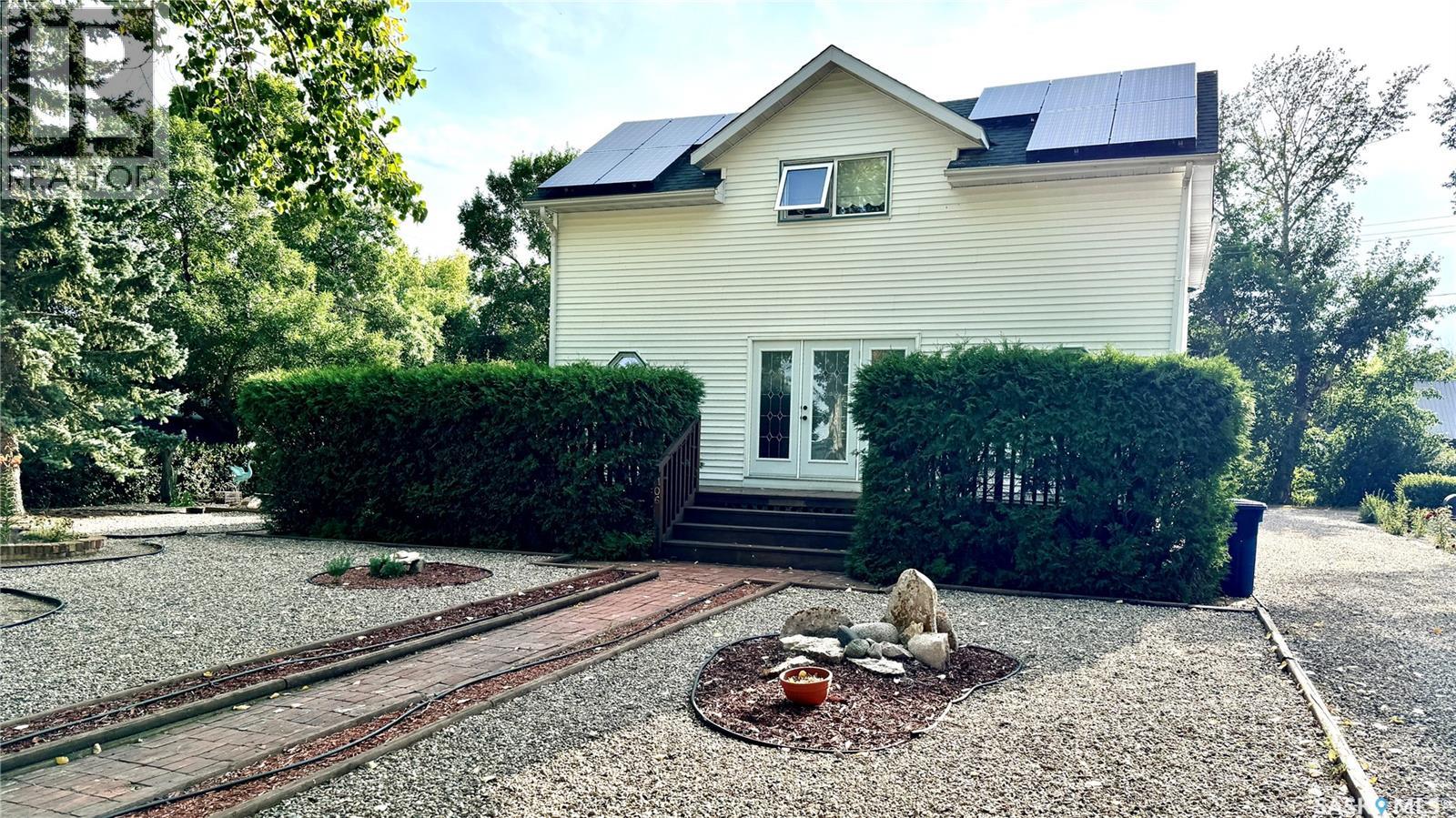 106 2nd Street E, Dinsmore, Saskatchewan  S0L 0T0 - Photo 1 - SK032917