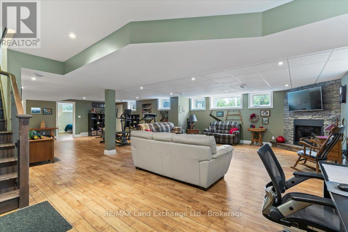 69 Fenton Drive, Saugeen Shores, Ontario  N0H 2C5 - Photo 25 - X12998570