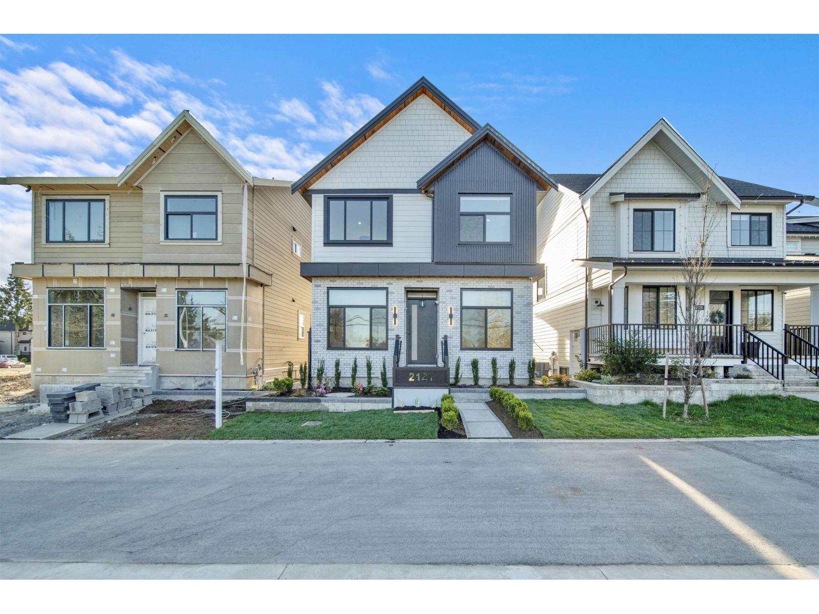 2121 168 Street, Surrey, British Columbia  V3Z 0B5 - Photo 2 - R3109131