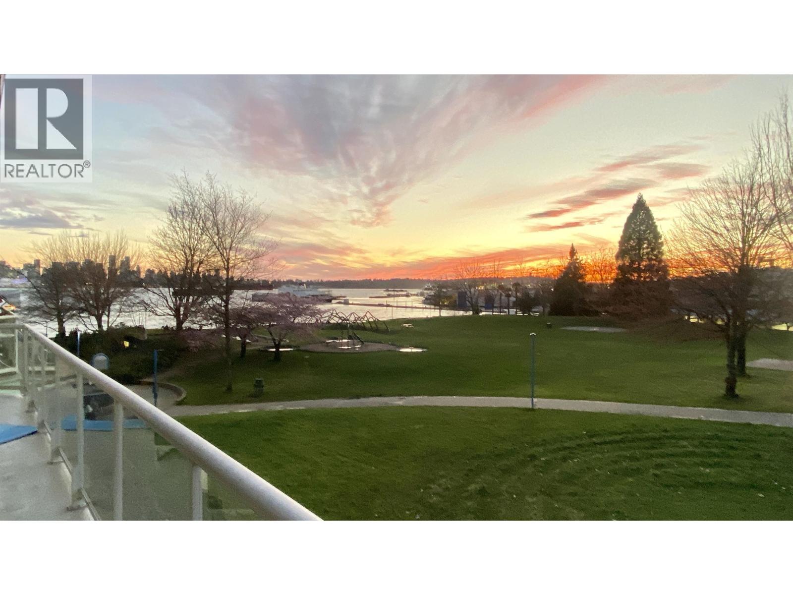 1306 33 CHESTERFIELD PLACE, North Vancouver, British Columbia