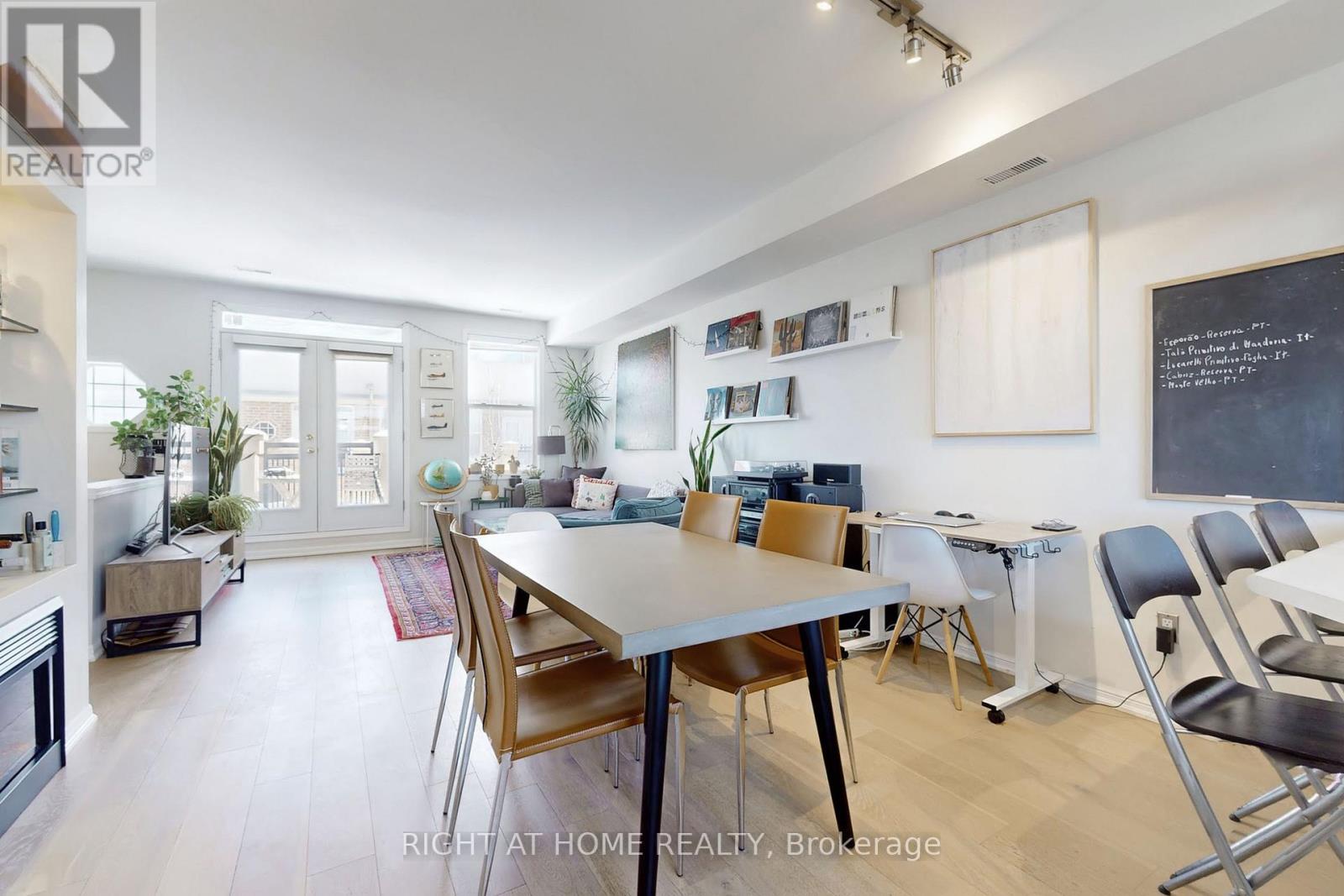 213 - 55 Halton Street, Toronto, Ontario  M6J 1R5 - Photo 4 - C12998596