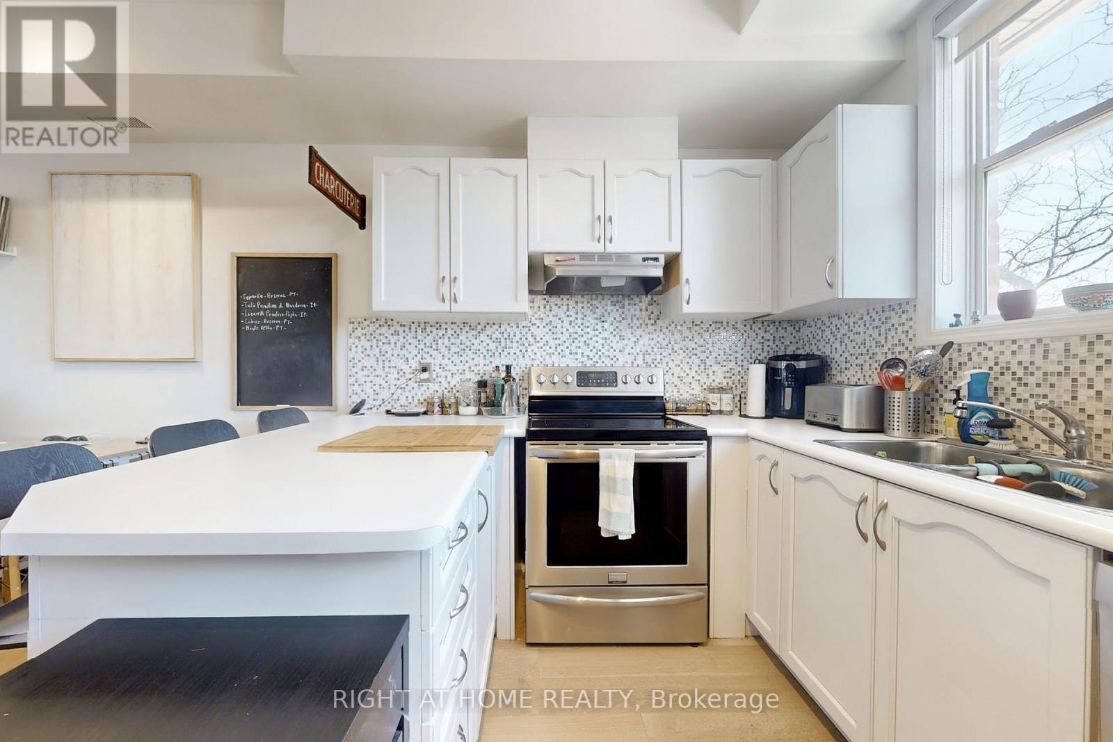 213 - 55 Halton Street, Toronto, Ontario  M6J 1R5 - Photo 8 - C12998596