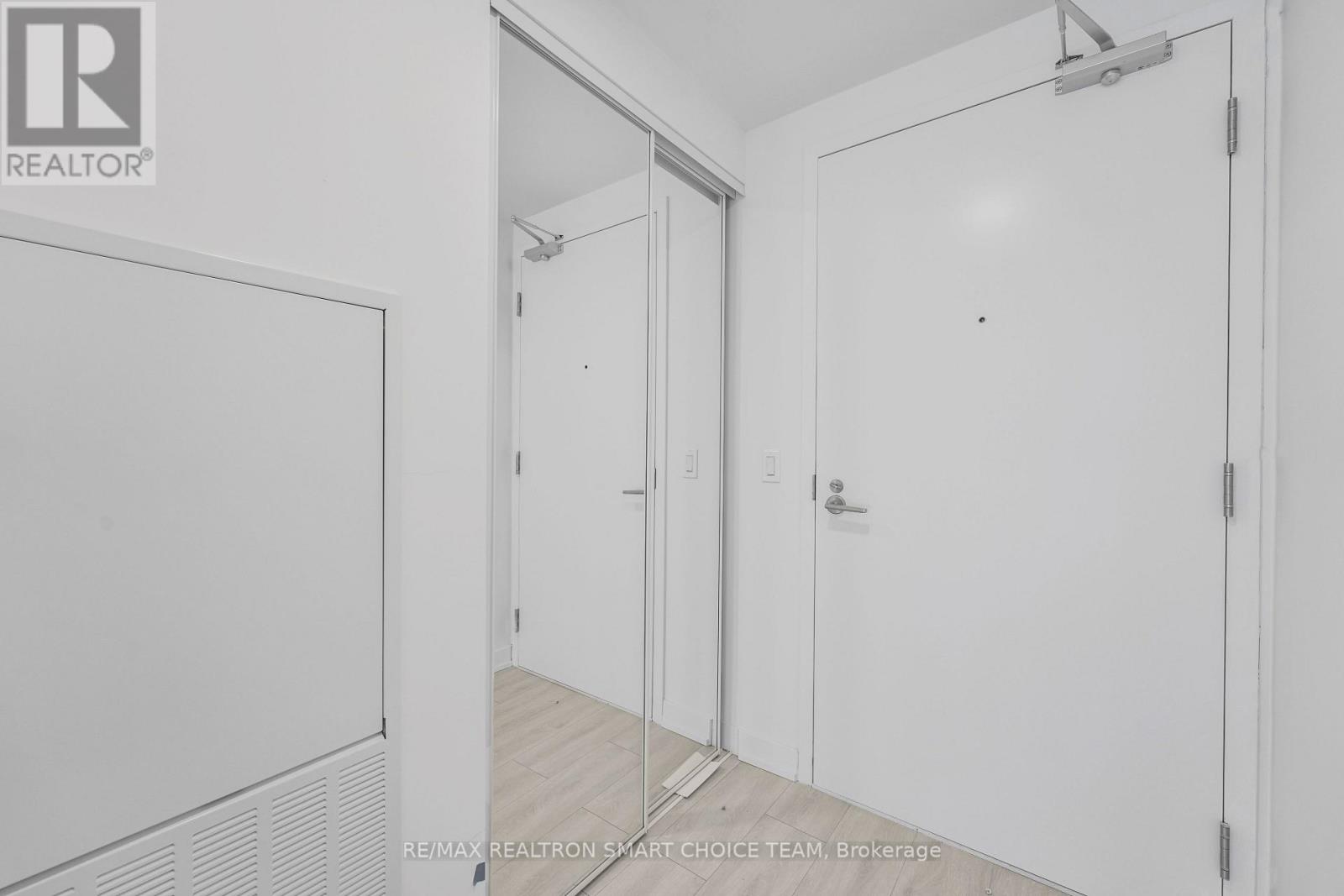 1816 - 230 Simcoe Street, Toronto, Ontario  M5T 0G7 - Photo 4 - C12998618