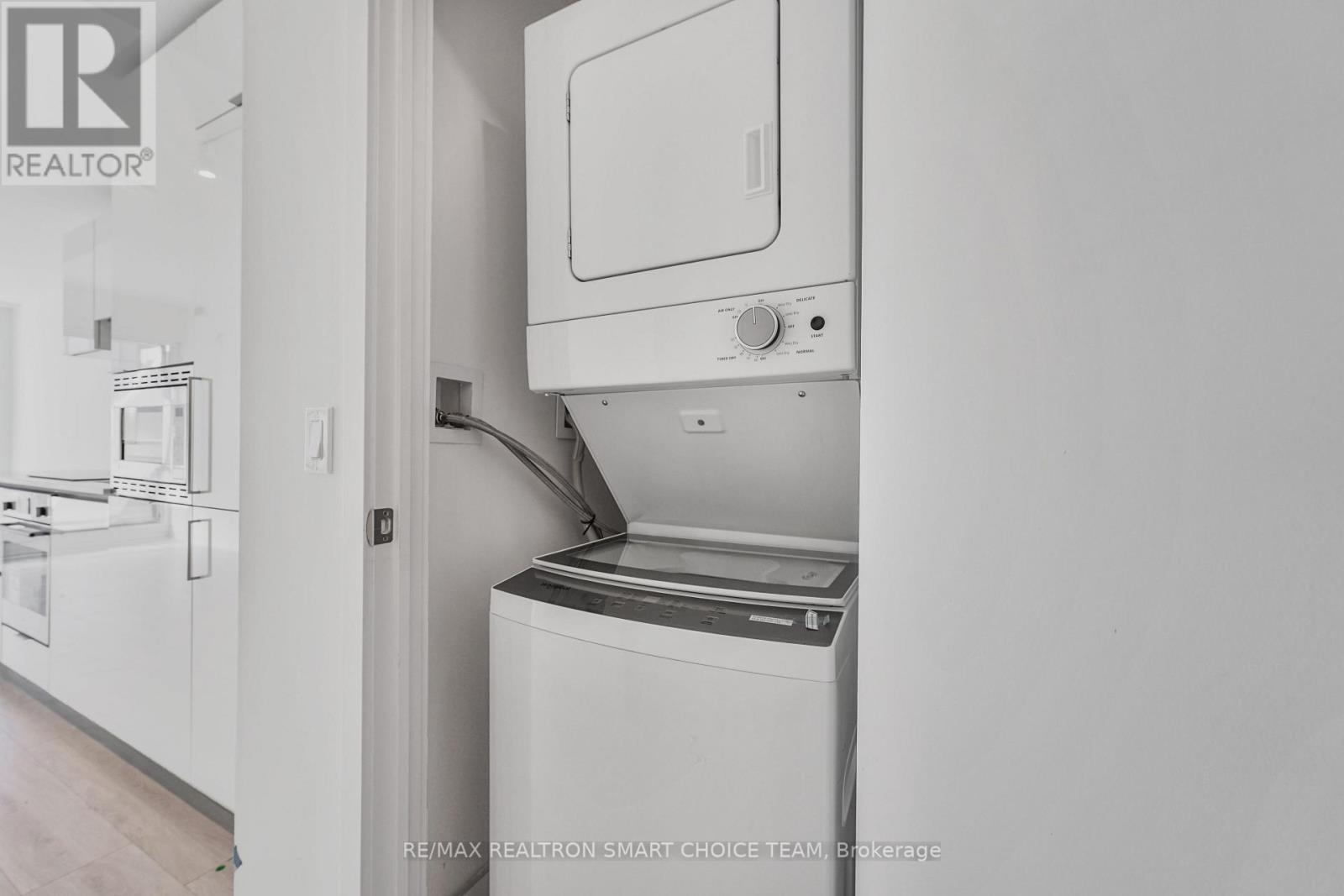 1816 - 230 Simcoe Street, Toronto, Ontario  M5T 0G7 - Photo 5 - C12998618