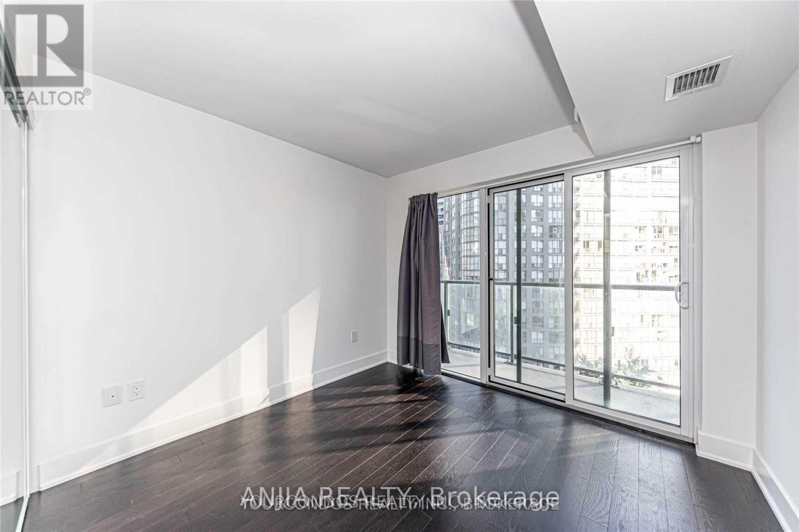 1604 - 955 Bay Street, Toronto, Ontario  M5S 0C6 - Photo 6 - C12998648