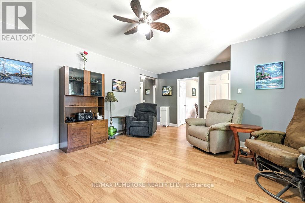 335 Willard Street, Pembroke, Ontario  K8A 3T8 - Photo 10 - X12998628