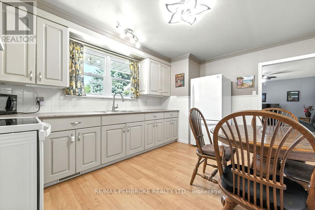 335 Willard Street, Pembroke, Ontario  K8A 3T8 - Photo 12 - X12998628