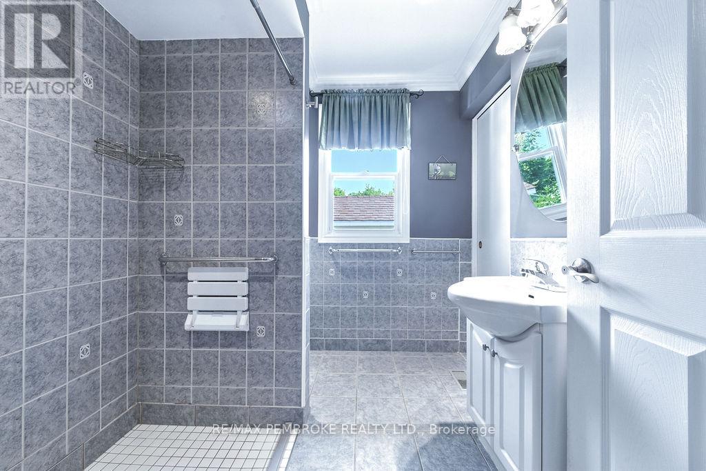 335 Willard Street, Pembroke, Ontario  K8A 3T8 - Photo 17 - X12998628