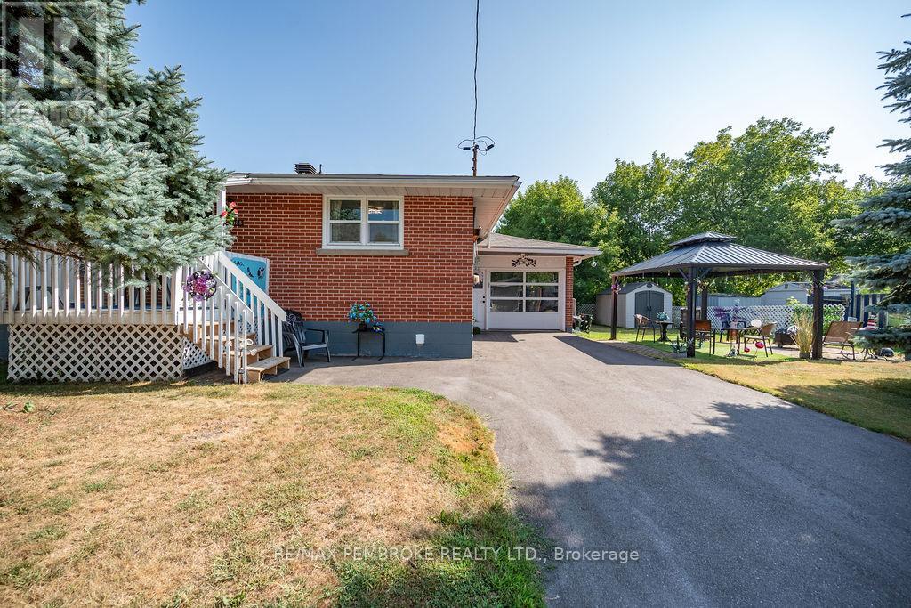 335 Willard Street, Pembroke, Ontario  K8A 3T8 - Photo 2 - X12998628