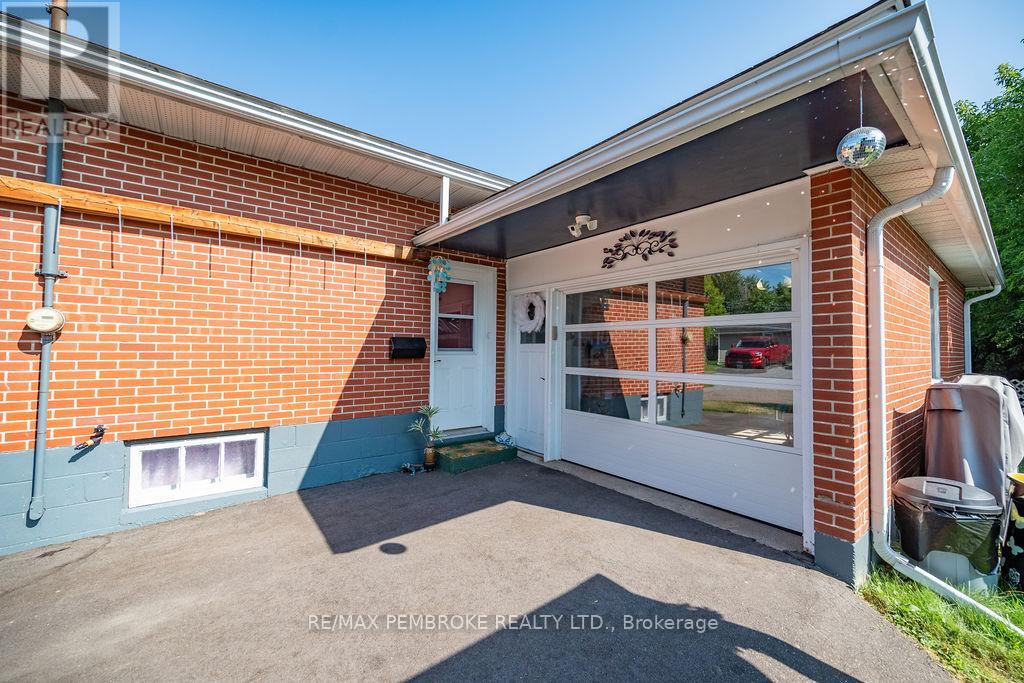 335 Willard Street, Pembroke, Ontario  K8A 3T8 - Photo 3 - X12998628