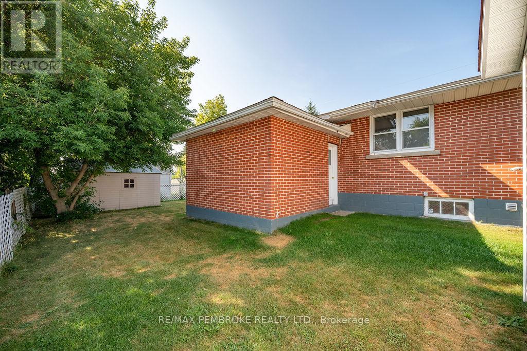 335 Willard Street, Pembroke, Ontario  K8A 3T8 - Photo 35 - X12998628
