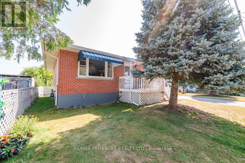 335 Willard Street, Pembroke, Ontario  K8A 3T8 - Photo 4 - X12998628