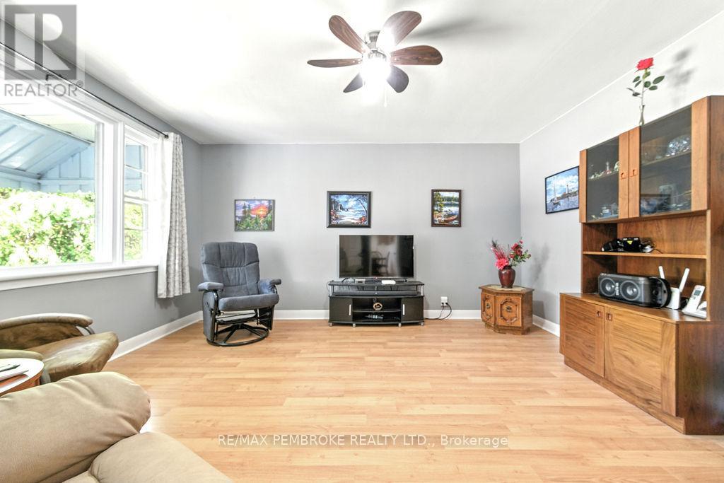 335 Willard Street, Pembroke, Ontario  K8A 3T8 - Photo 9 - X12998628