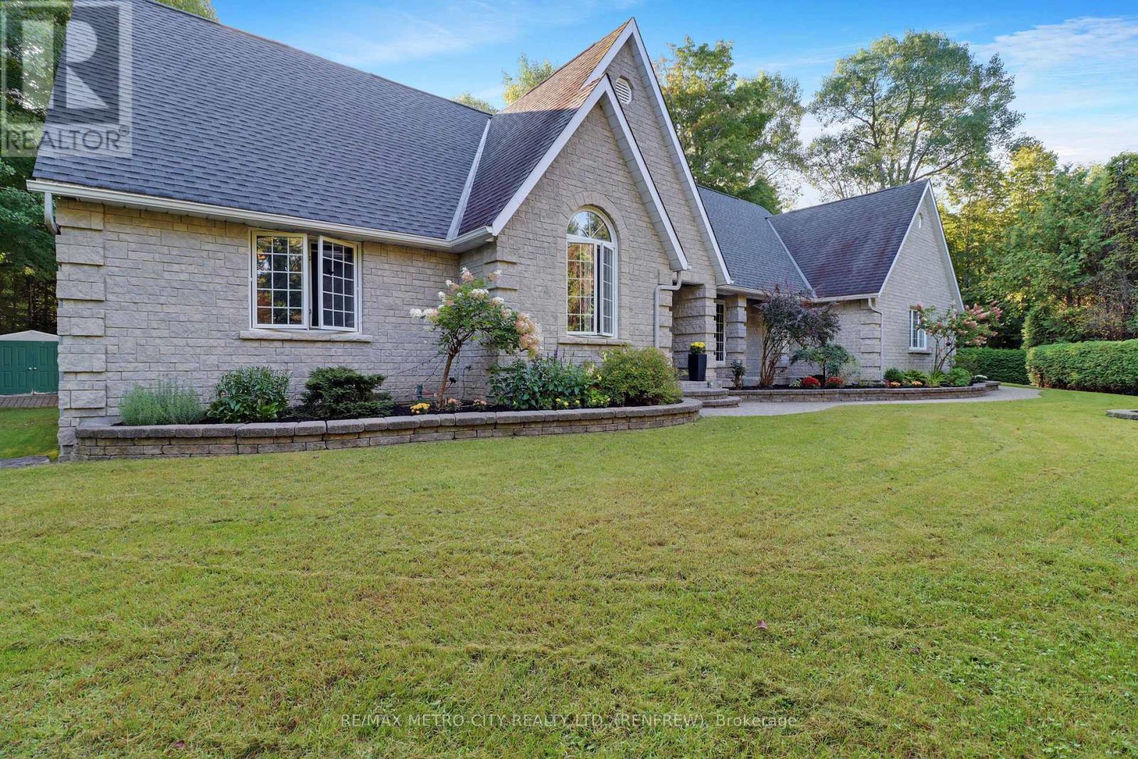 2069 Highway 132 Highway, Admaston/bromley, Ontario  K7V 3Z7 - Photo 2 - X12998642