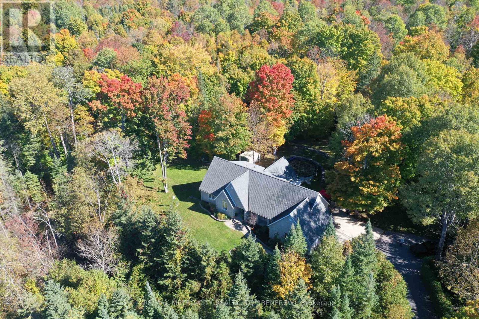 2069 Highway 132 Highway, Admaston/bromley, Ontario  K7V 3Z7 - Photo 3 - X12998642