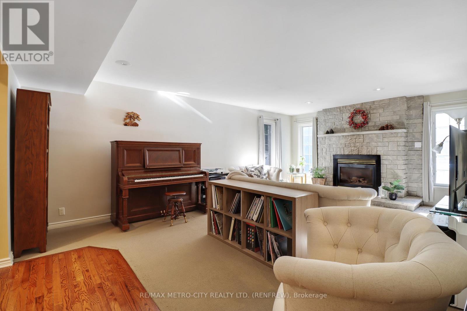 2069 Highway 132 Highway, Admaston/bromley, Ontario  K7V 3Z7 - Photo 8 - X12998642