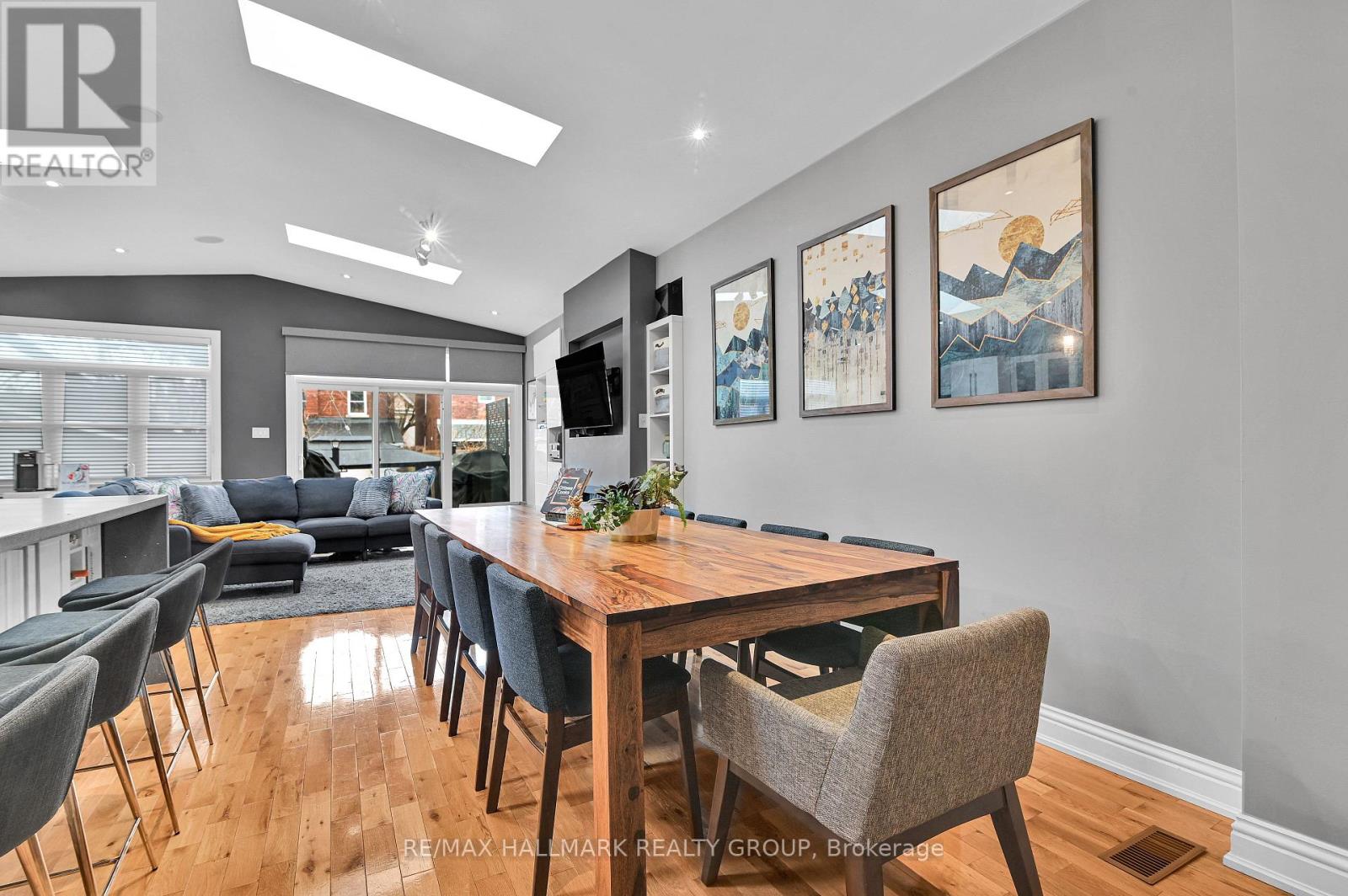 212 Flora Street, Ottawa, Ontario K1R 5R7 - Photo 10 - X12998674