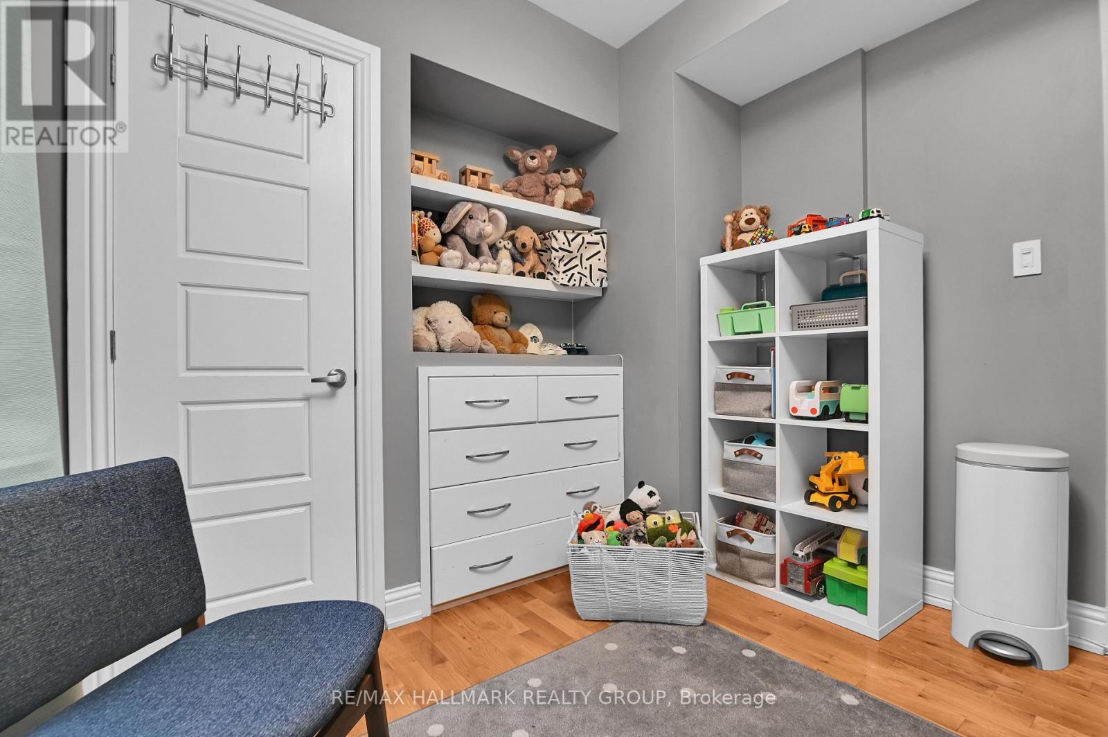 212 Flora Street, Ottawa, Ontario K1R 5R7 - Photo 9 - X12998674