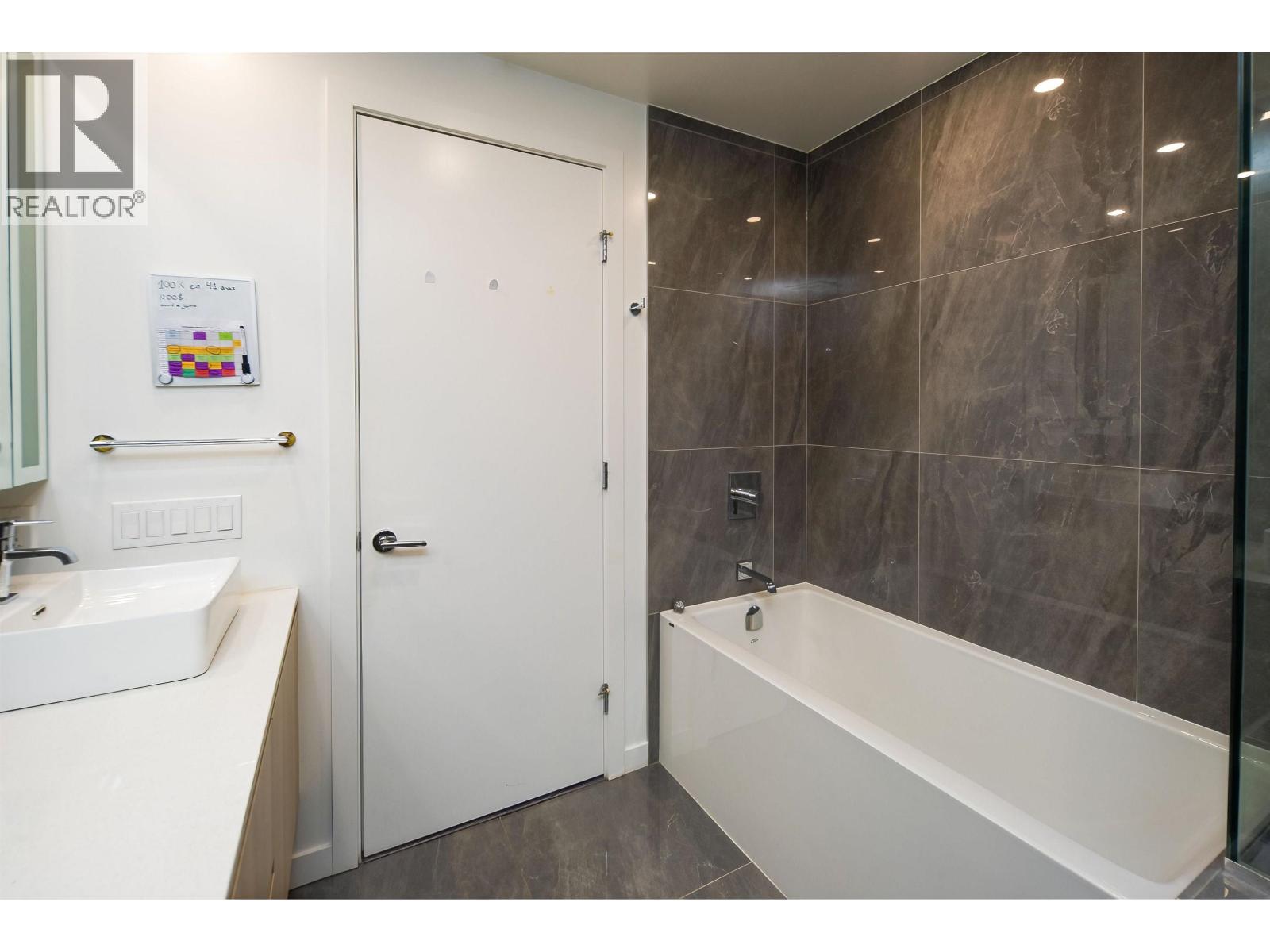 1601 5333 Goring Street, Burnaby, British Columbia  V5B 0B6 - Photo 13 - R3093301