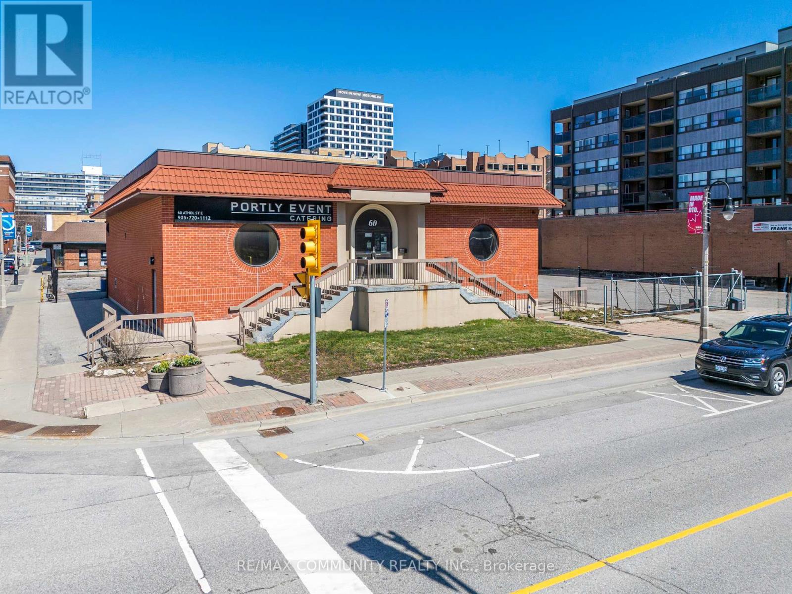 60 Athol Street E, Oshawa, Ontario  L1H 8B7 - Photo 2 - E12998636