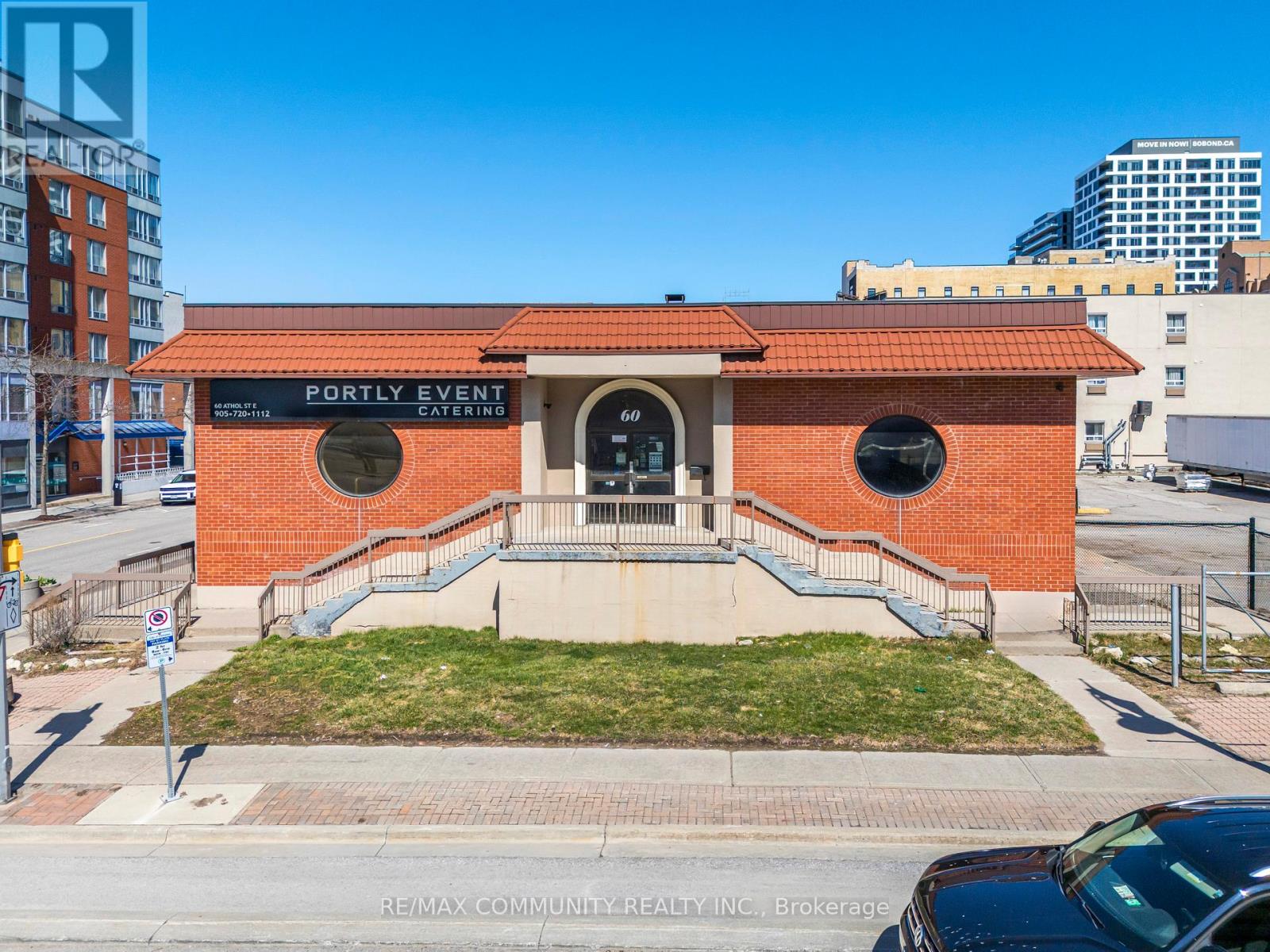 60 ATHOL STREET E, Oshawa, Ontario