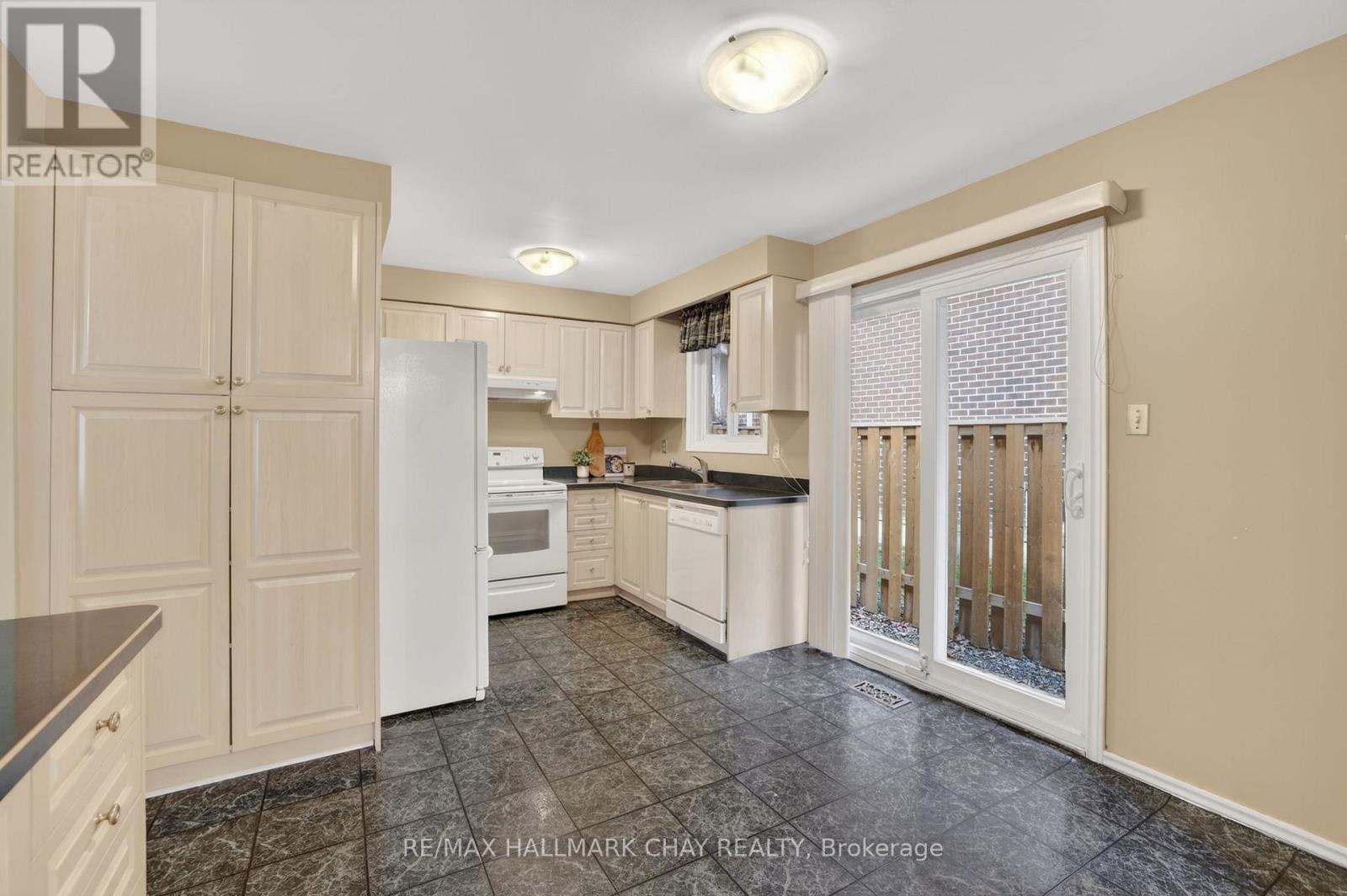 363 London Road, Newmarket, Ontario  L3Y 6G3 - Photo 15 - N12998554