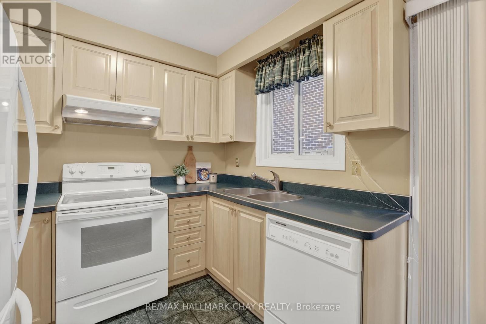 363 London Road, Newmarket, Ontario  L3Y 6G3 - Photo 17 - N12998554