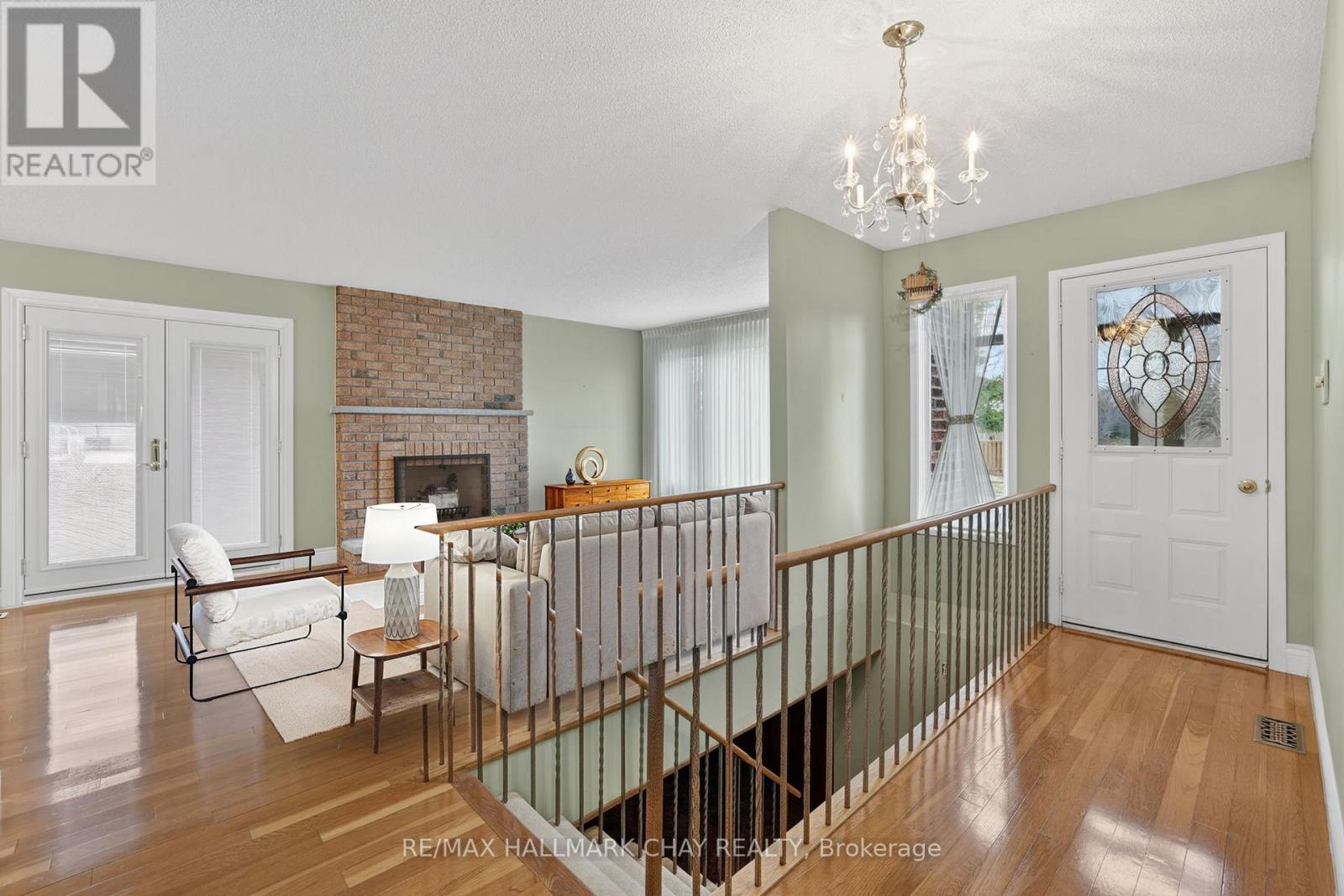 363 London Road, Newmarket, Ontario  L3Y 6G3 - Photo 4 - N12998554