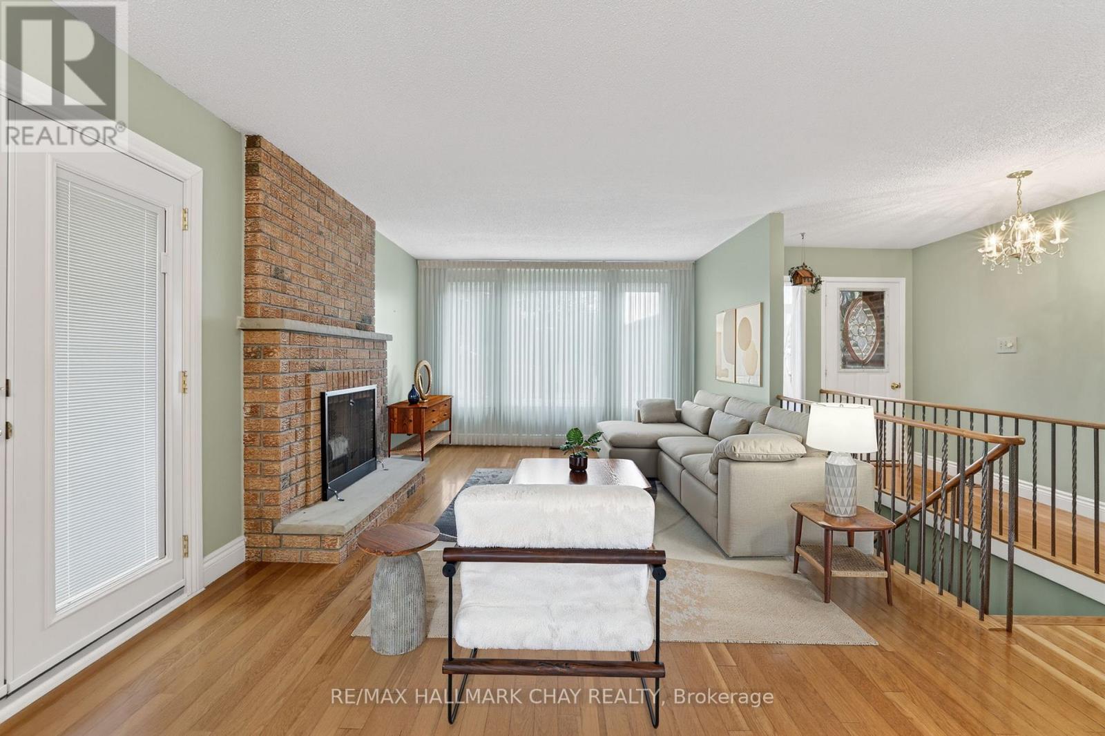 363 London Road, Newmarket, Ontario  L3Y 6G3 - Photo 6 - N12998554