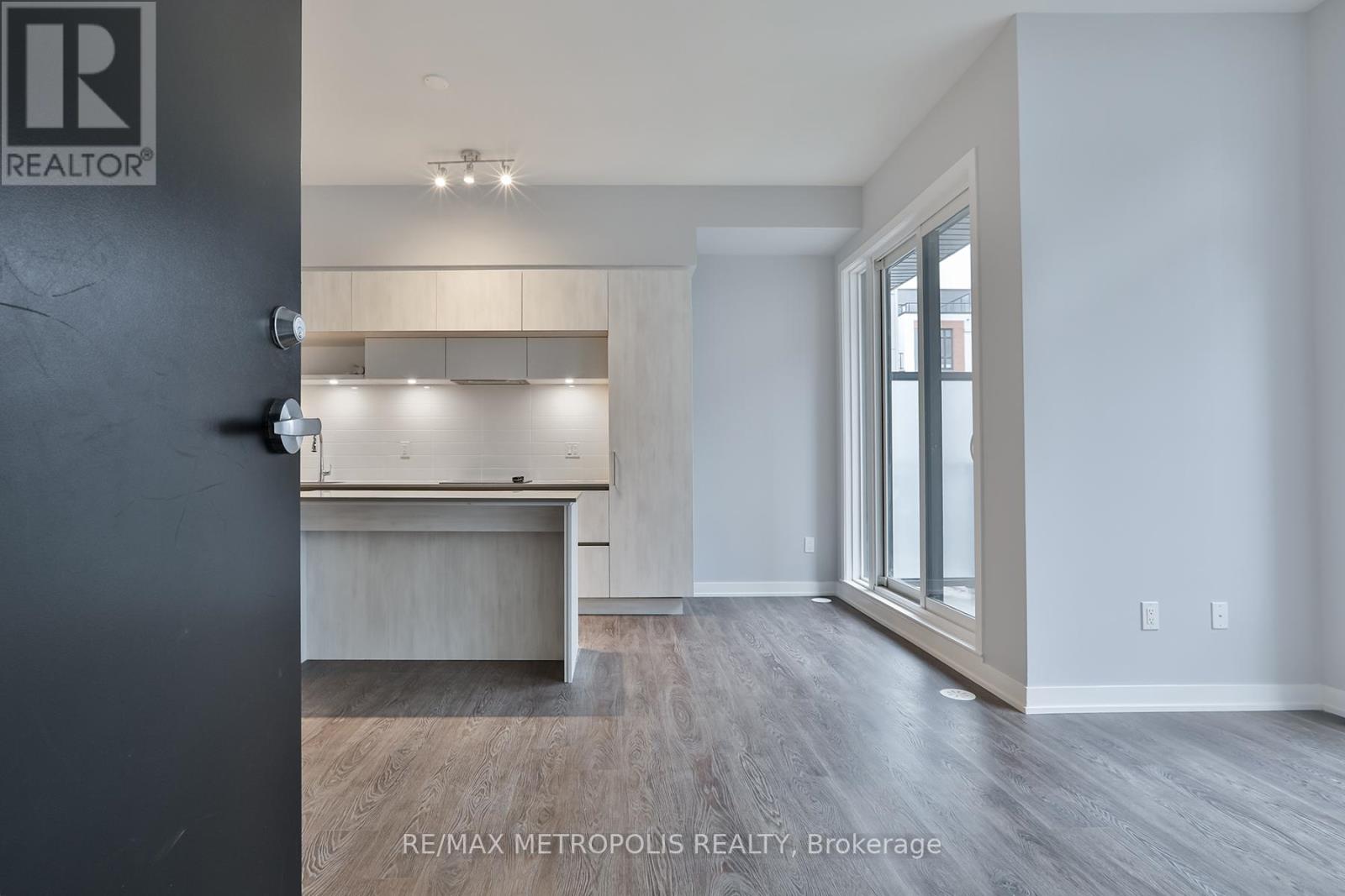 906 - 2 STECKLEY HOUSE LANE, Richmond Hill, Ontario